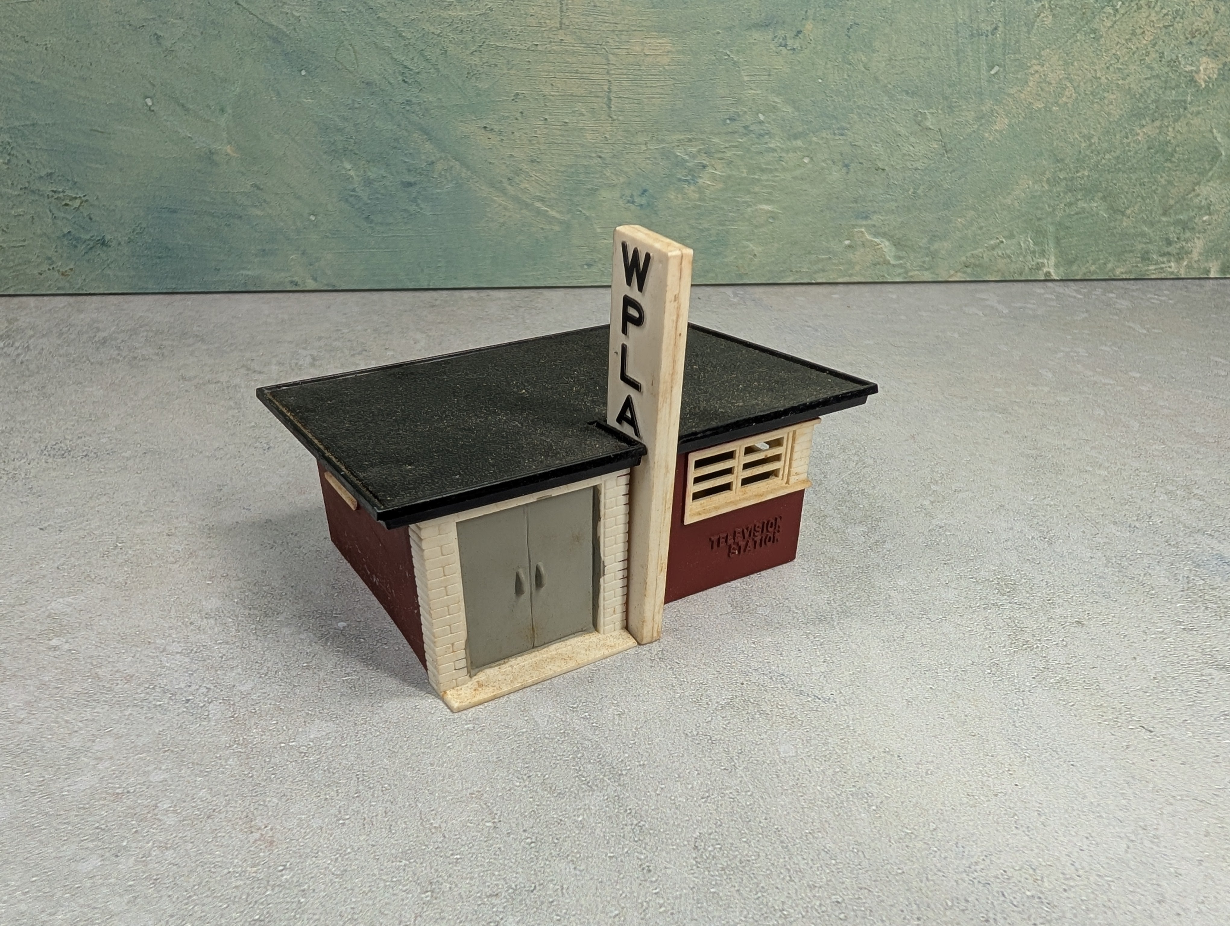 USED Bachmann Plasticville HO Scale WPLA Television Station