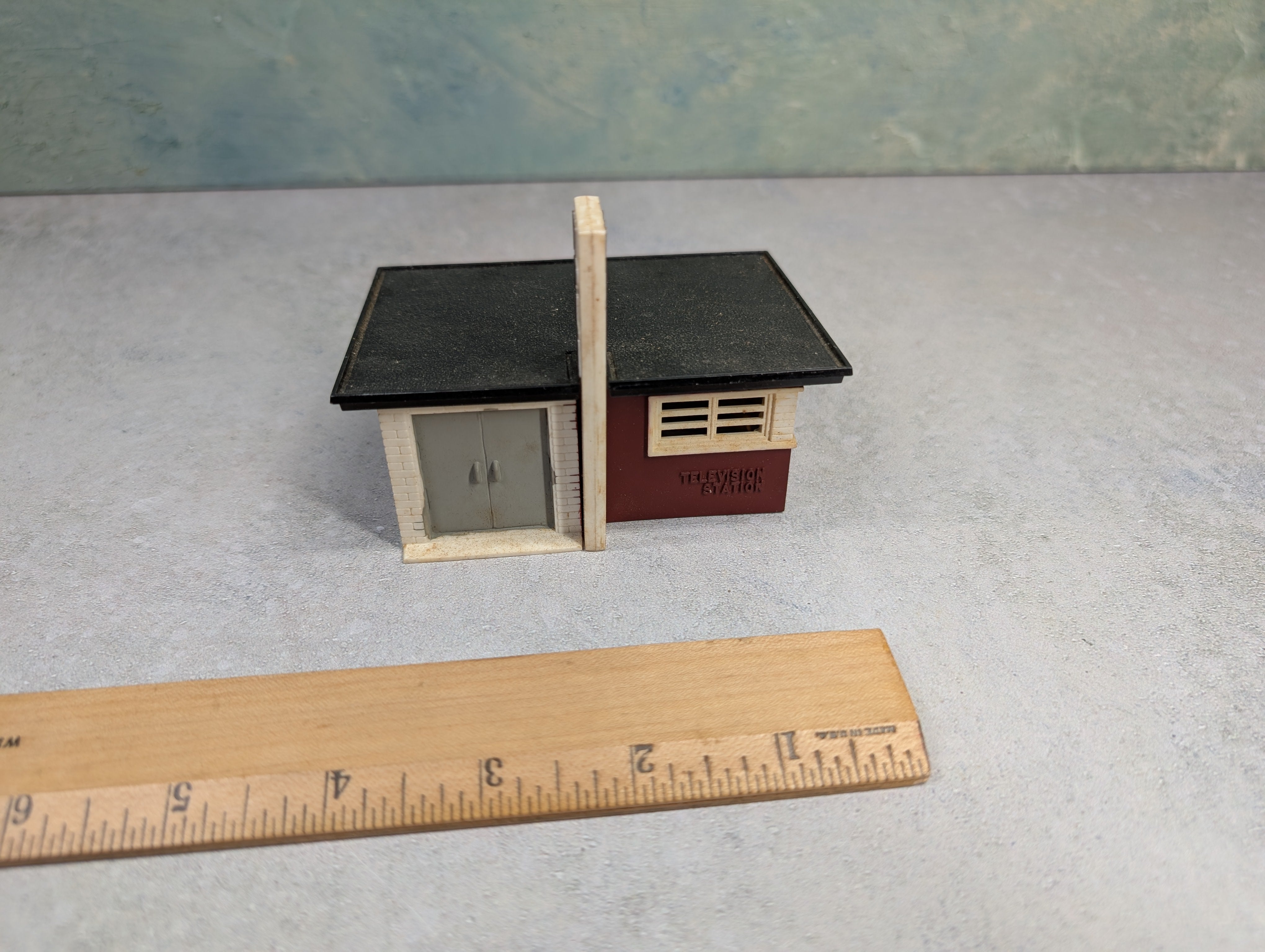 USED Bachmann Plasticville HO Scale WPLA Television Station