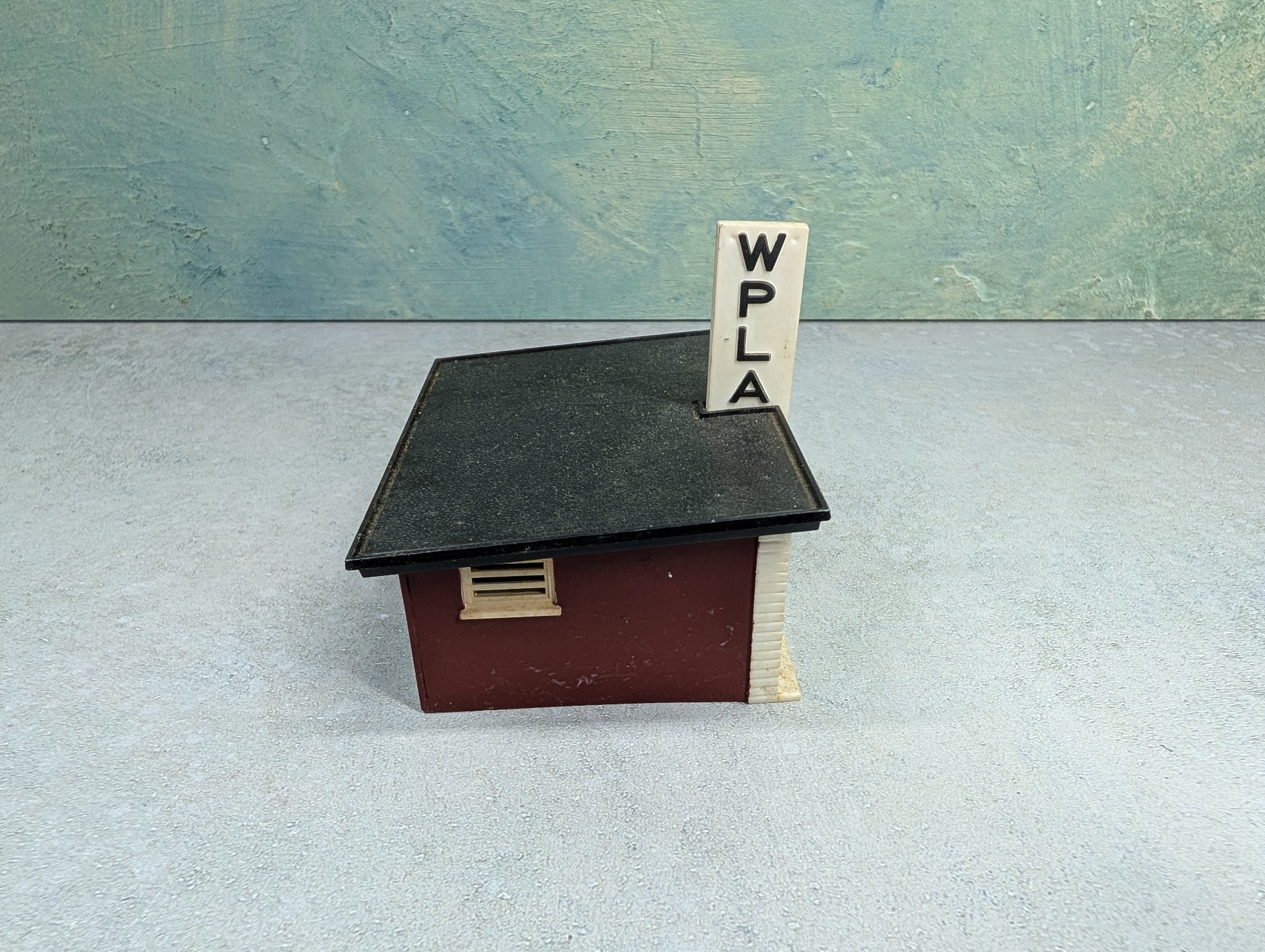 USED Bachmann Plasticville HO Scale WPLA Television Station