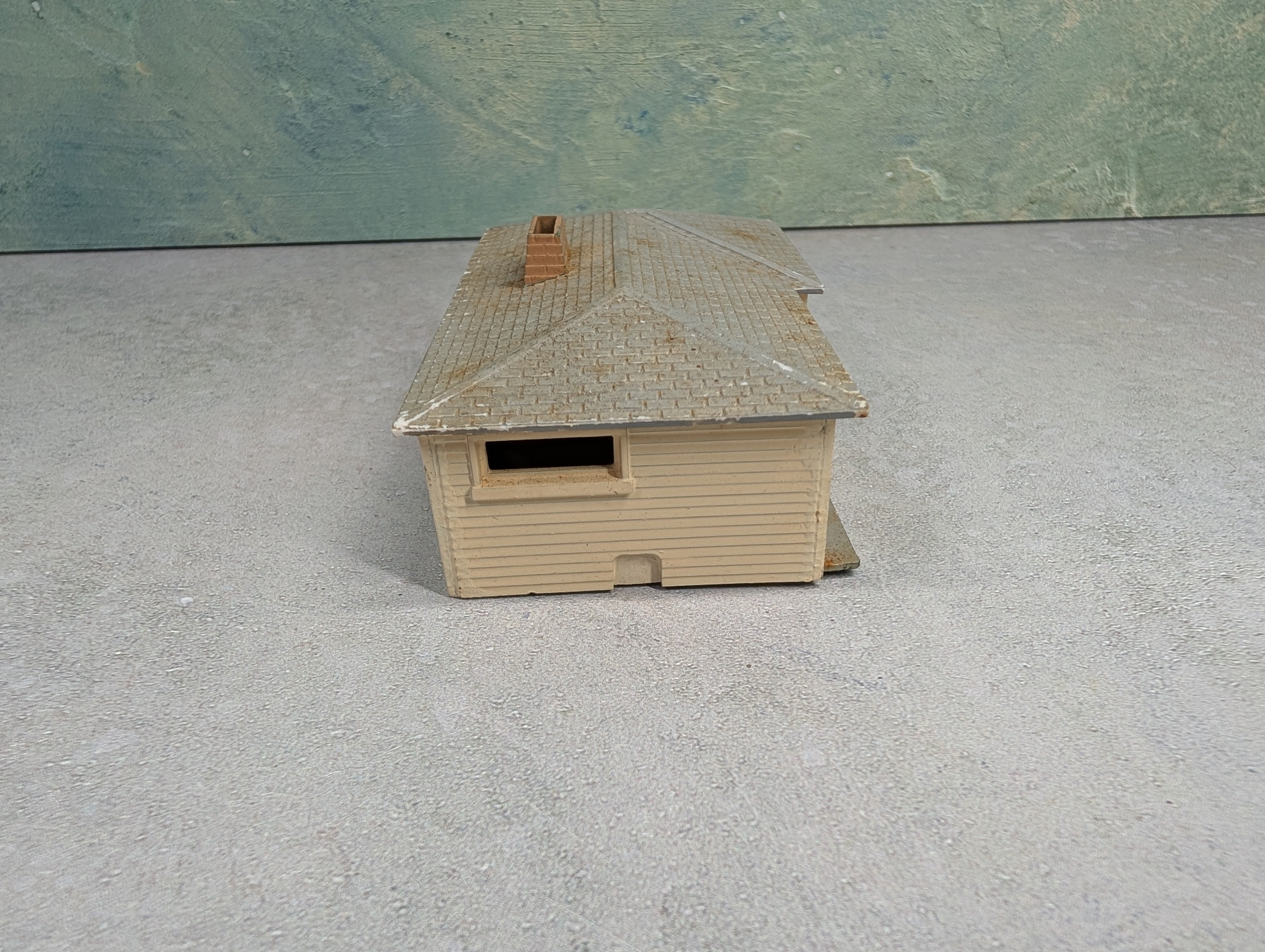 USED Bachmann Plasticville HO Scale One Story House w/ Gray Roof