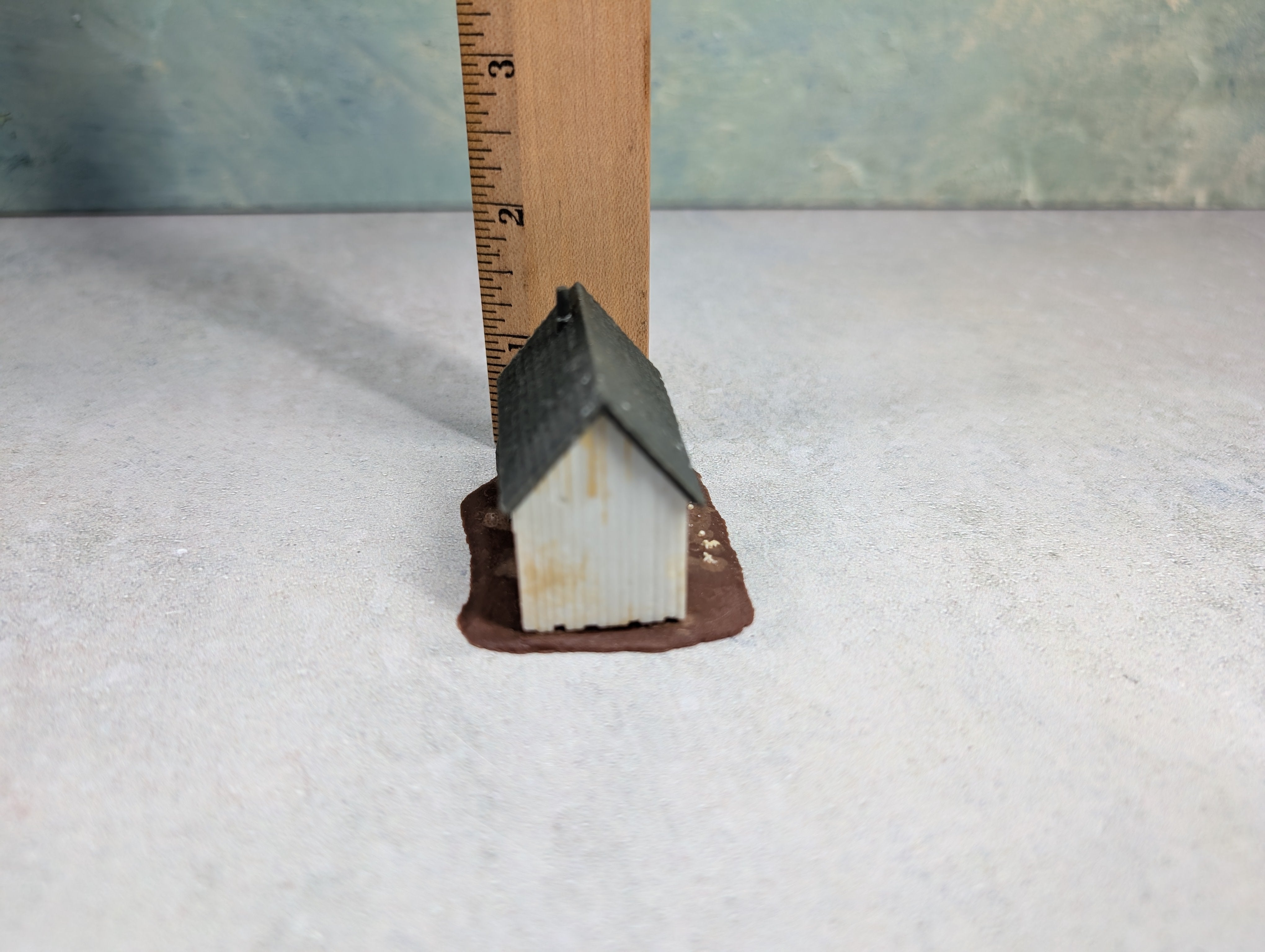 USED HO Scale Chicken Coop