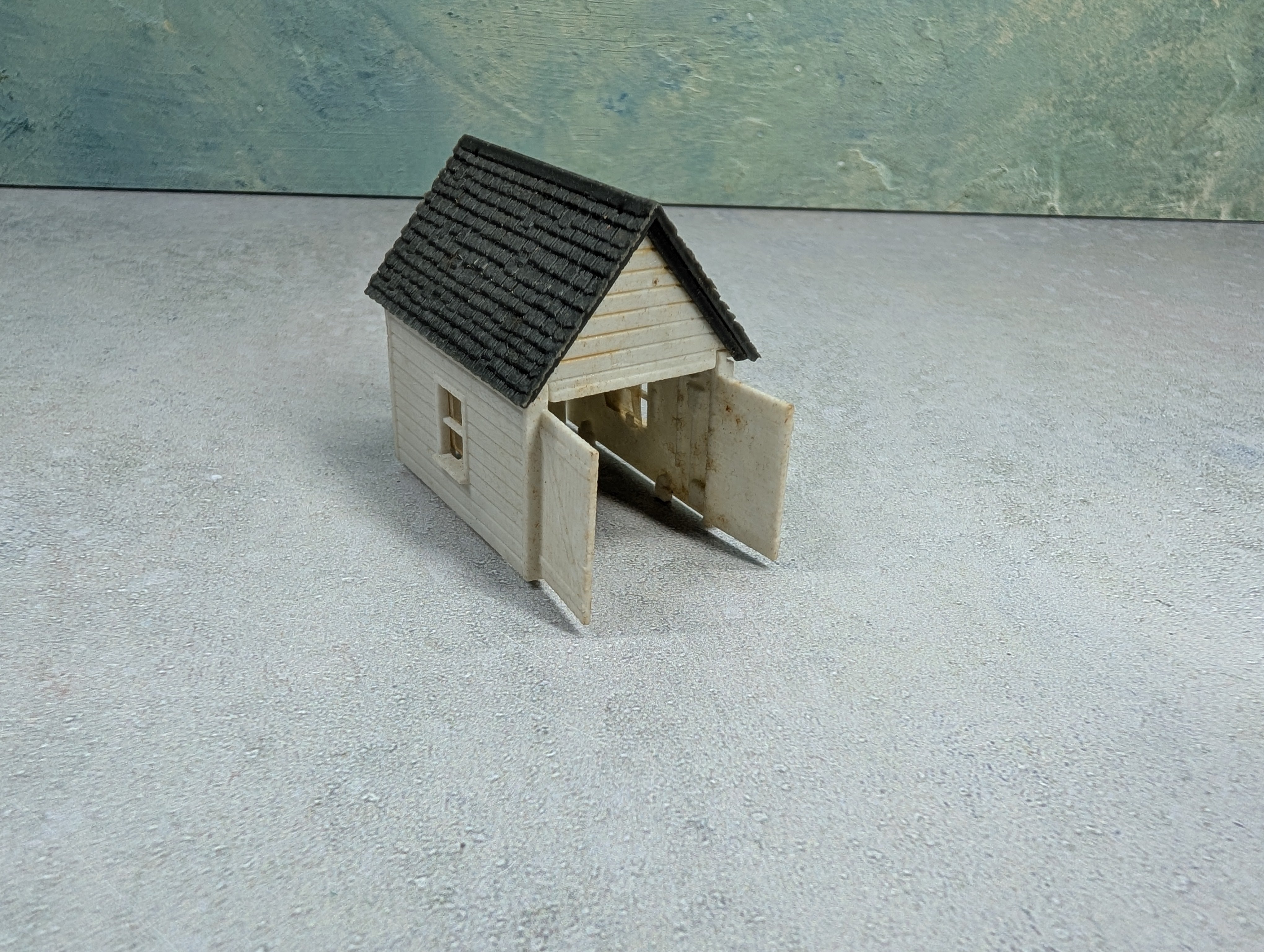 USED HO Scale White Shed