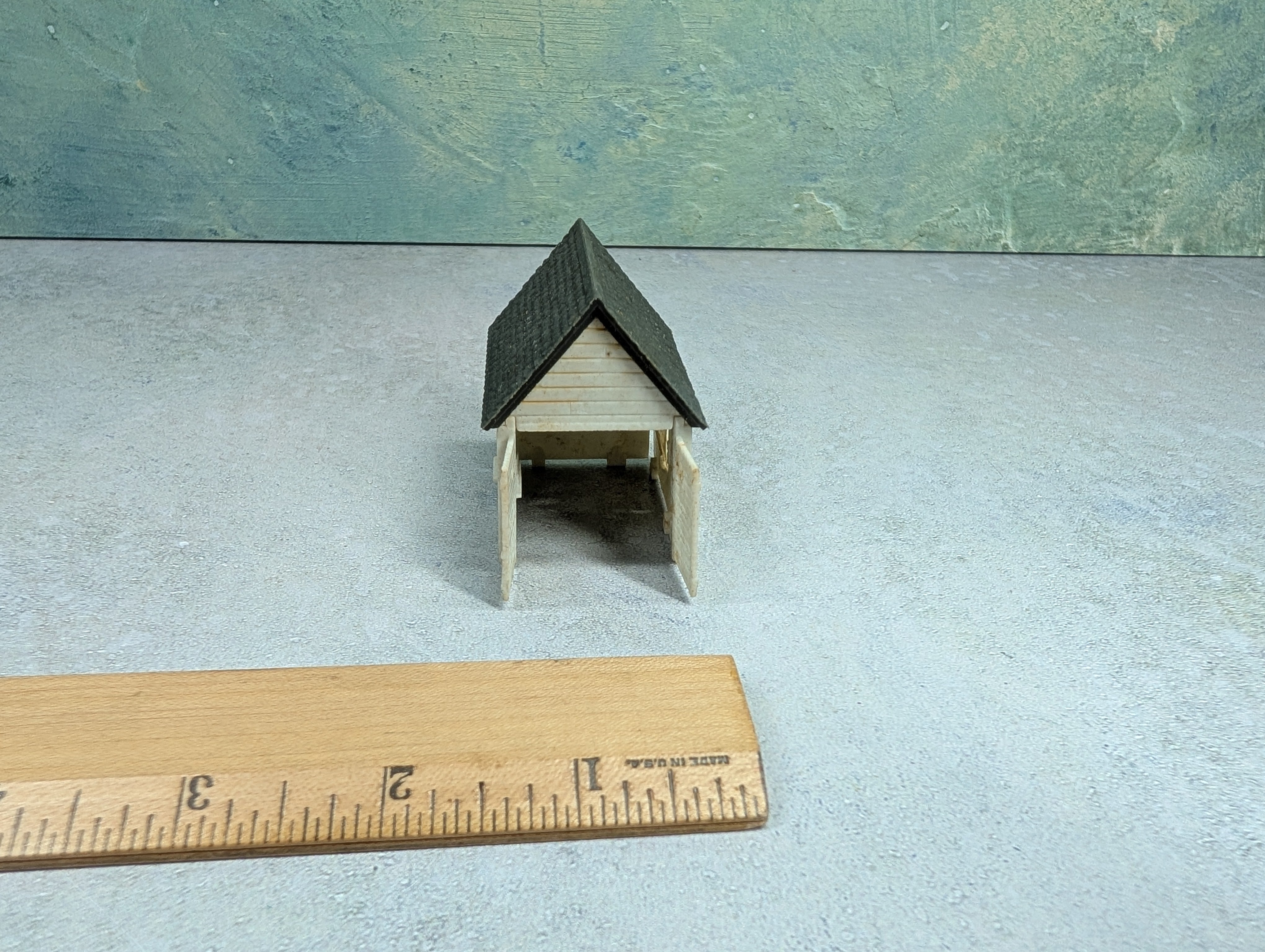 USED HO Scale White Shed