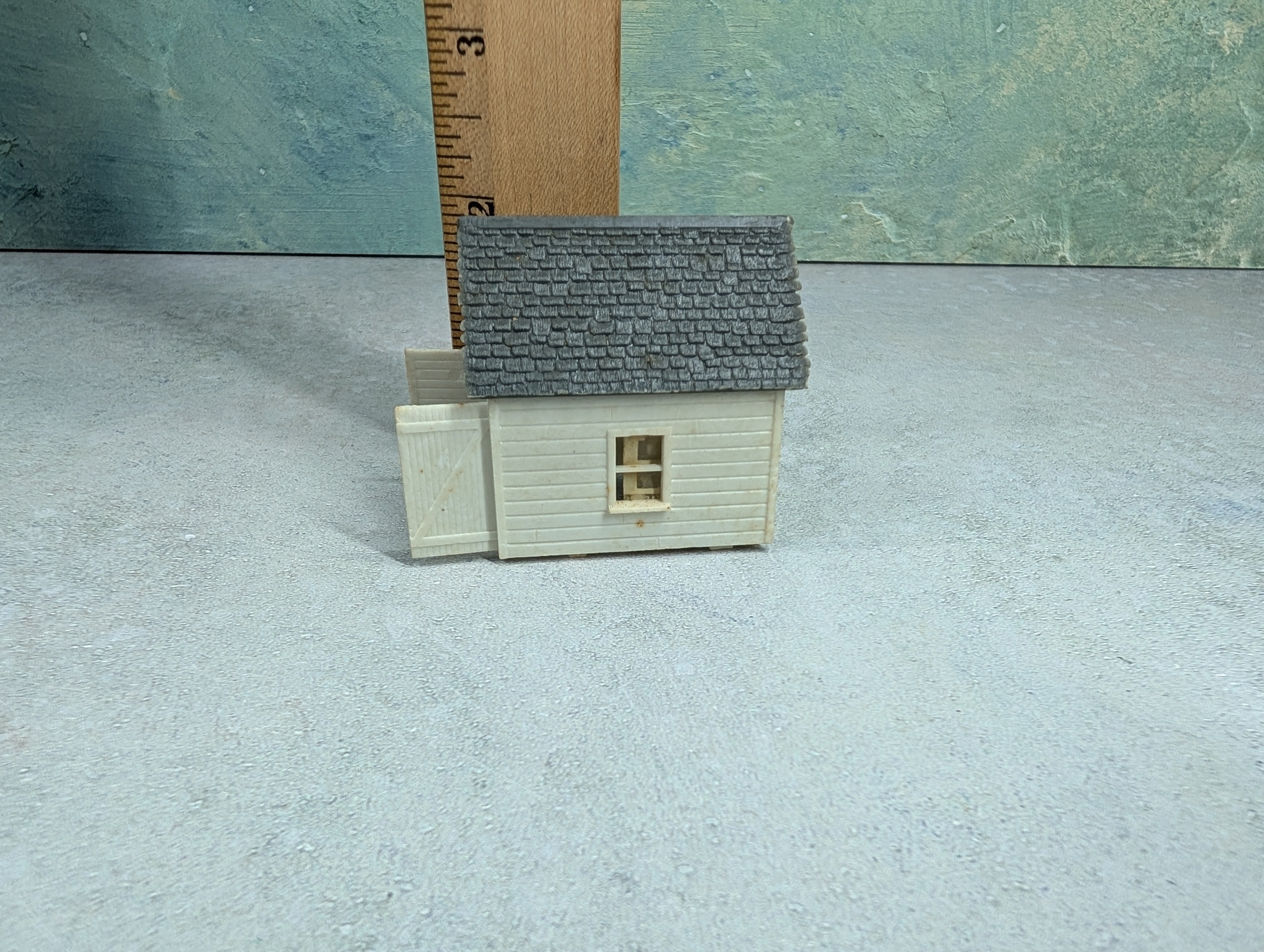 USED HO Scale White Shed