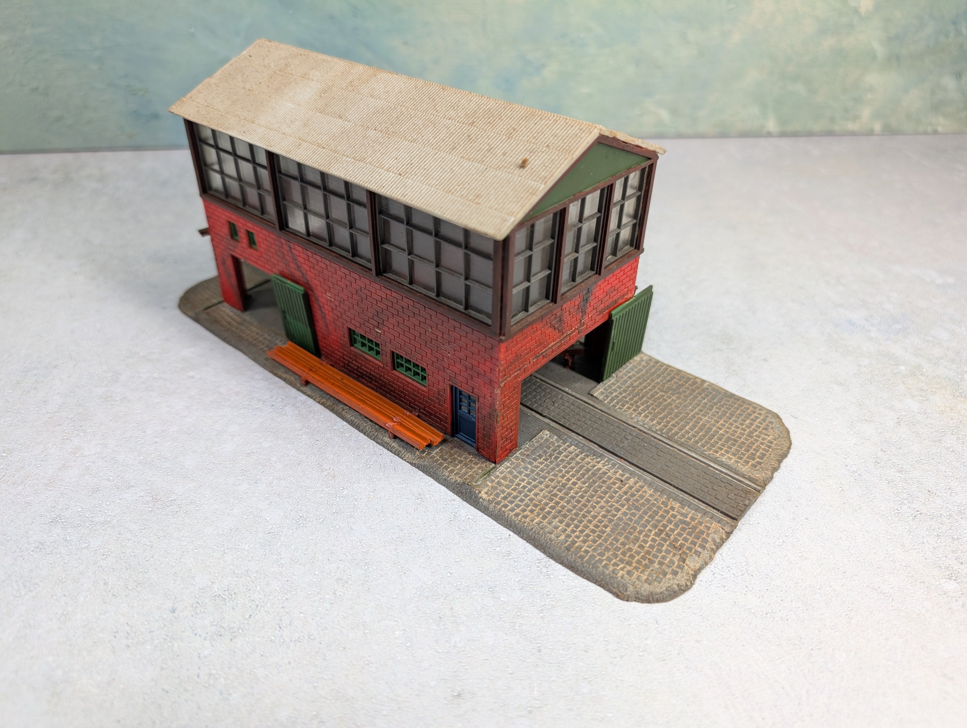 USED HO Scale Brick Repair Shop, Workshop Building