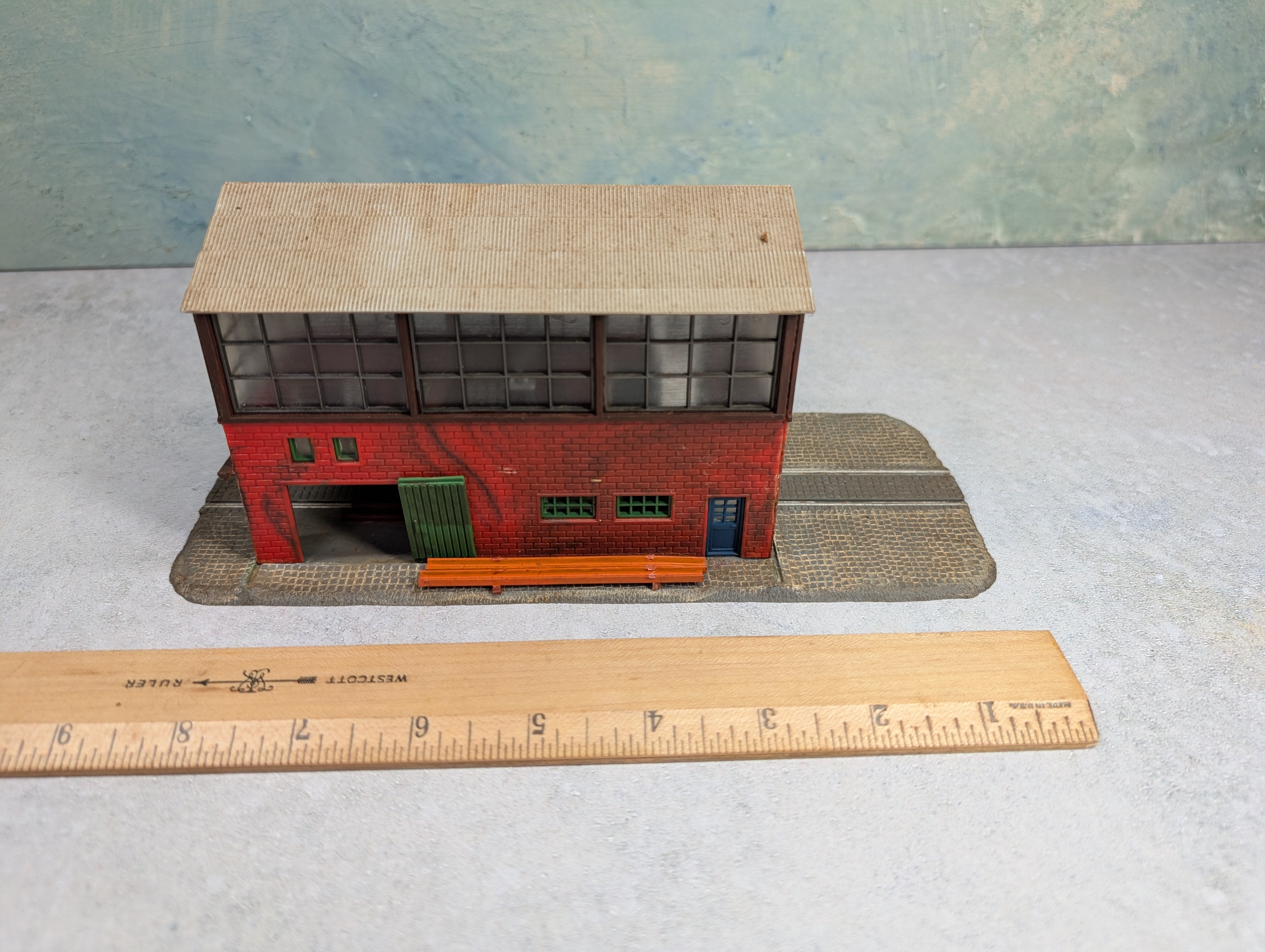 USED HO Scale Brick Repair Shop, Workshop Building