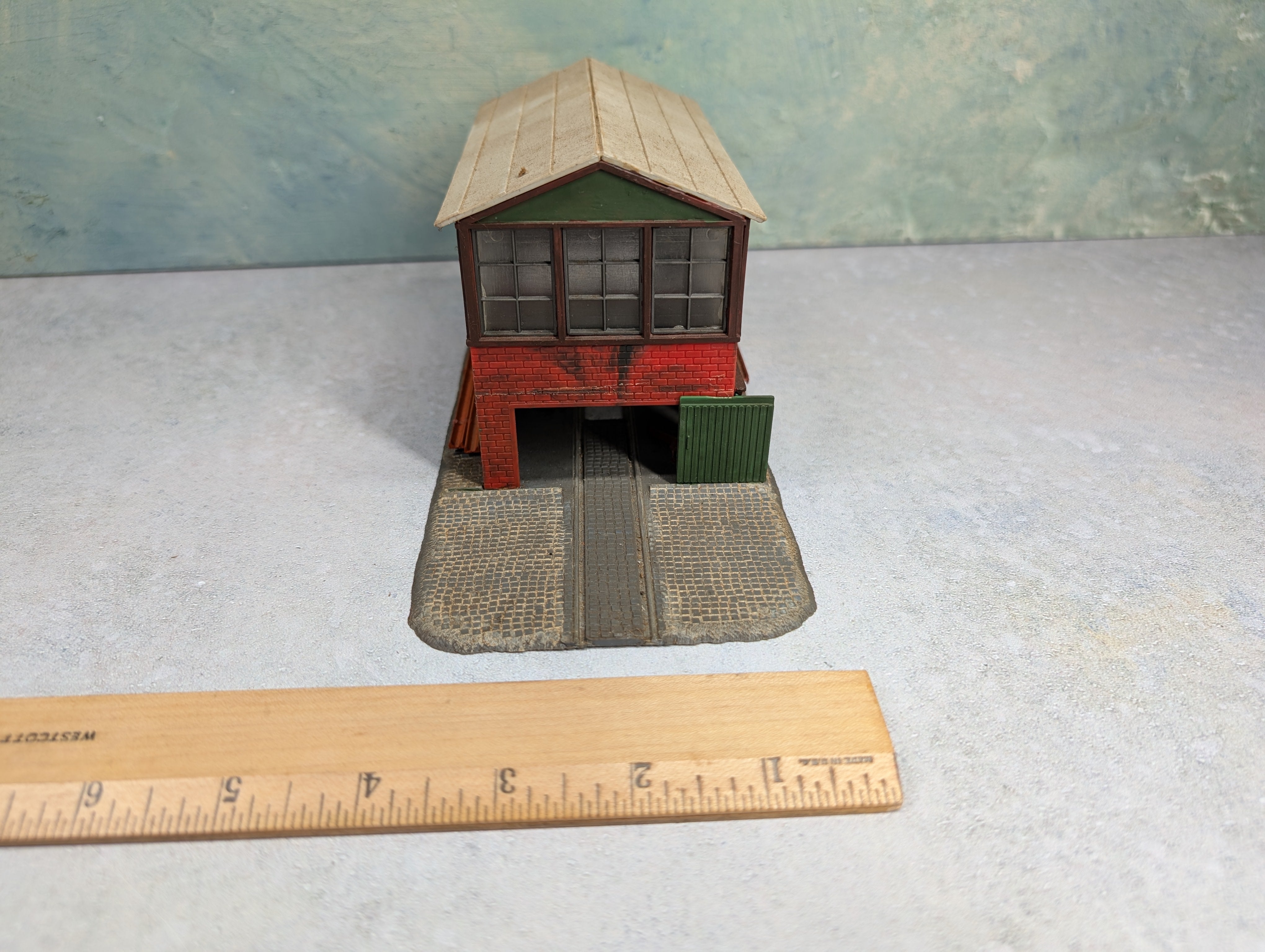 USED HO Scale Brick Repair Shop, Workshop Building
