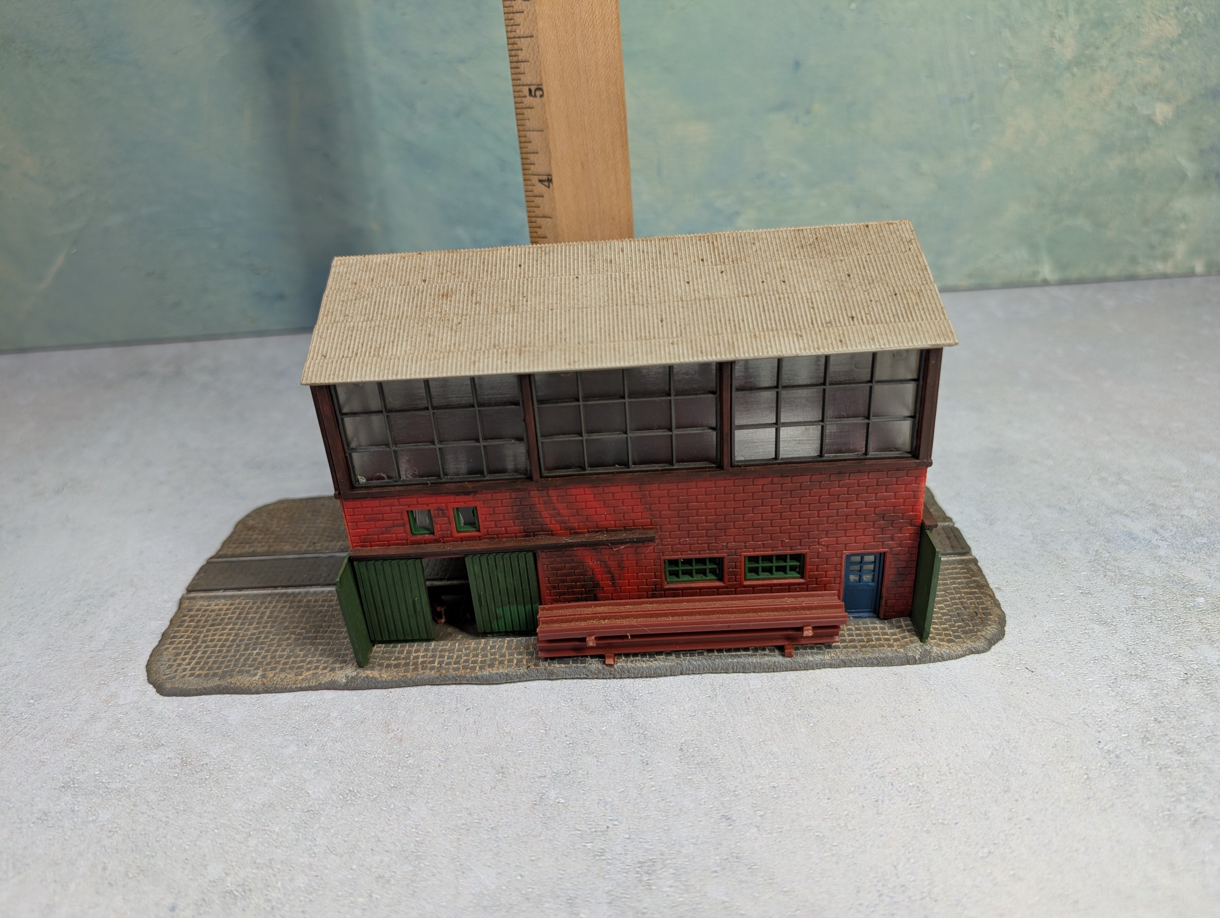 USED HO Scale Brick Repair Shop, Workshop Building