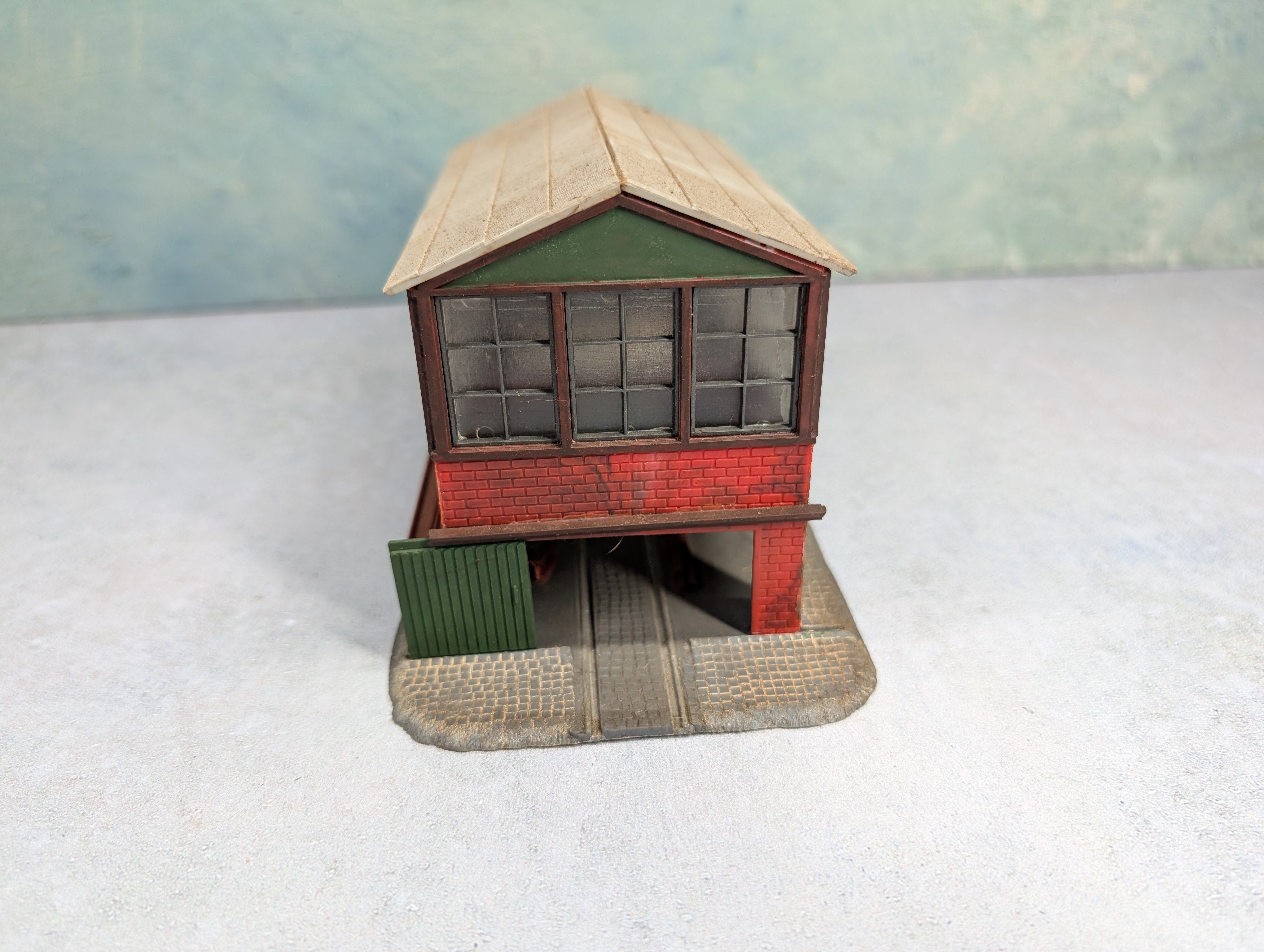 USED HO Scale Brick Repair Shop, Workshop Building
