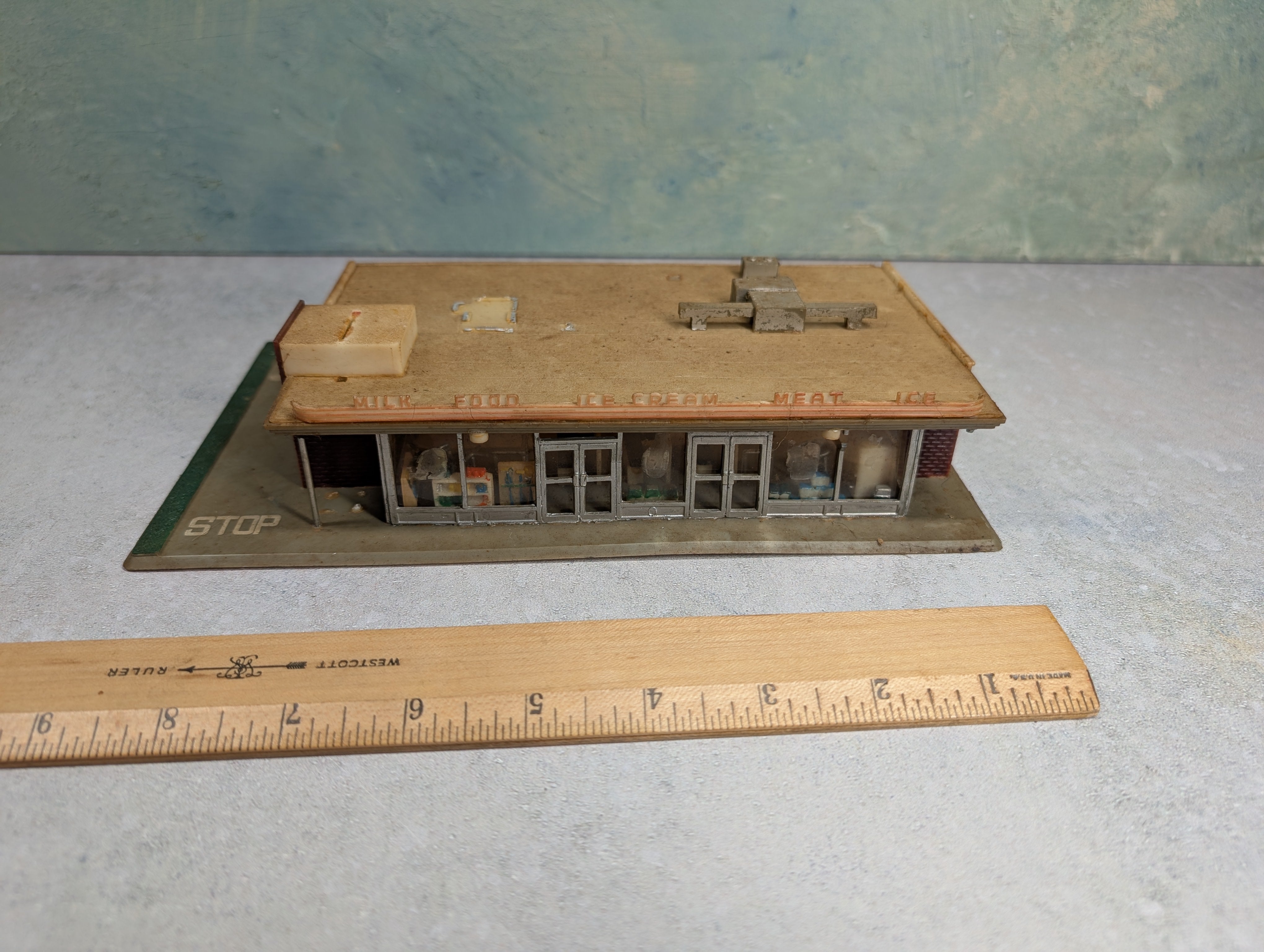 USED HO Scale Convenience Store