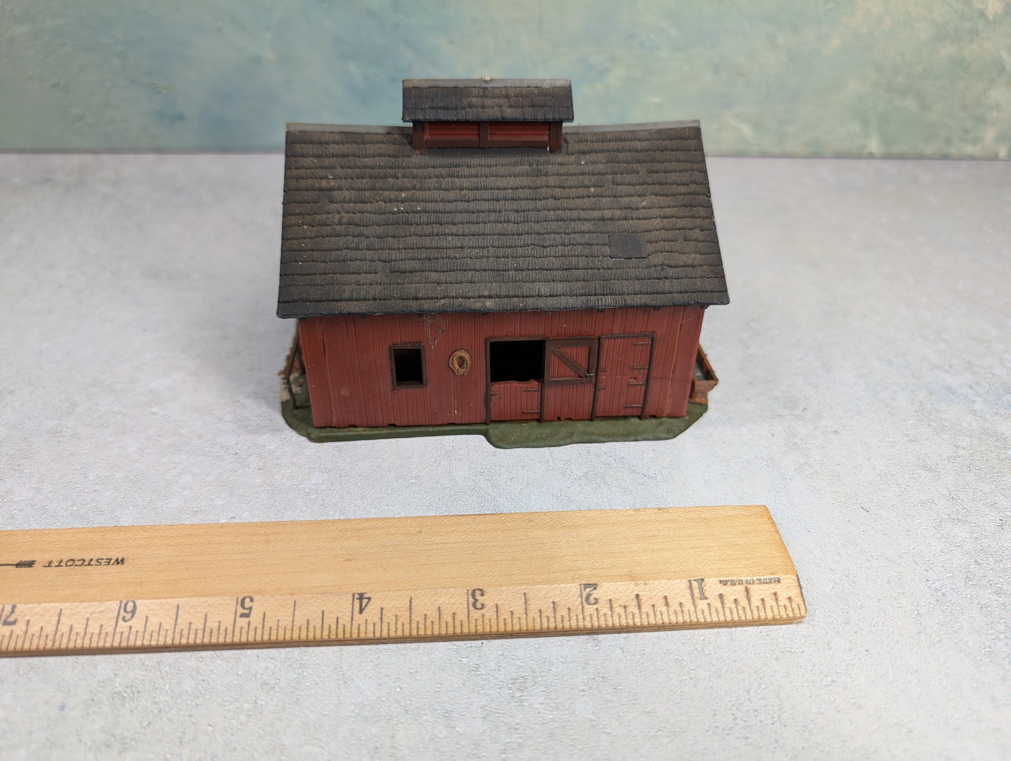 USED HO Scale Red Barn, Farm