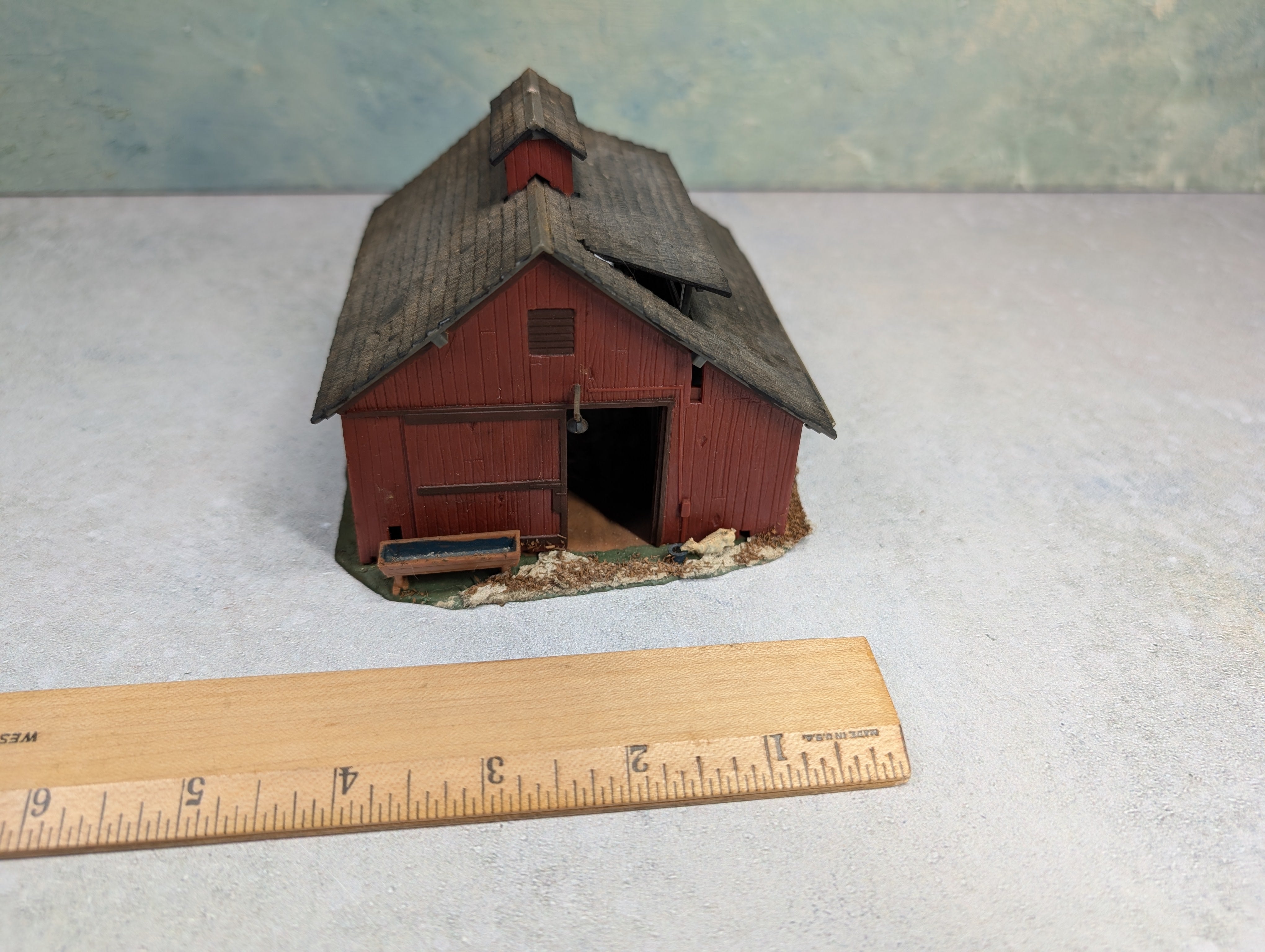 USED HO Scale Red Barn, Farm