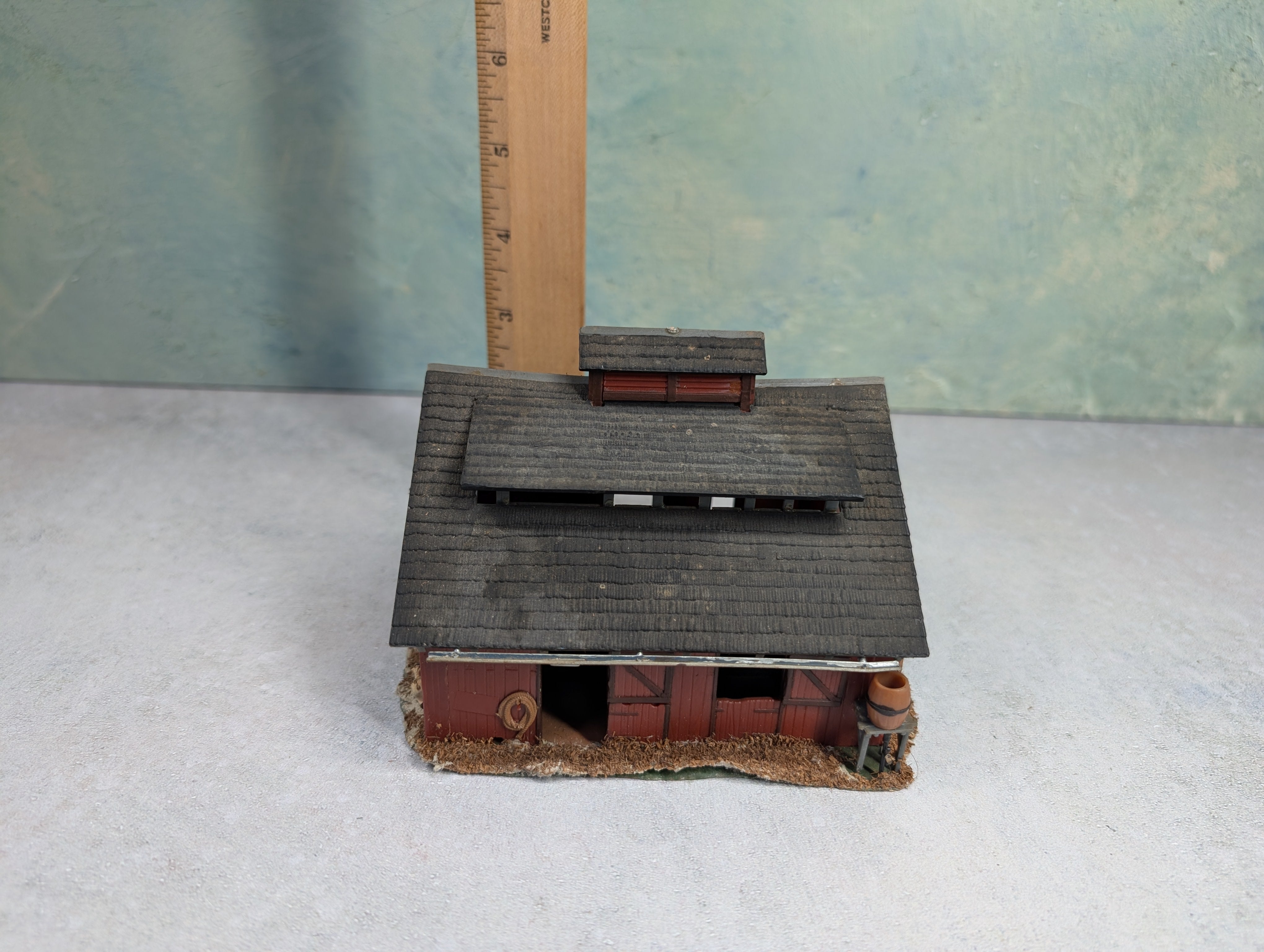 USED HO Scale Red Barn, Farm