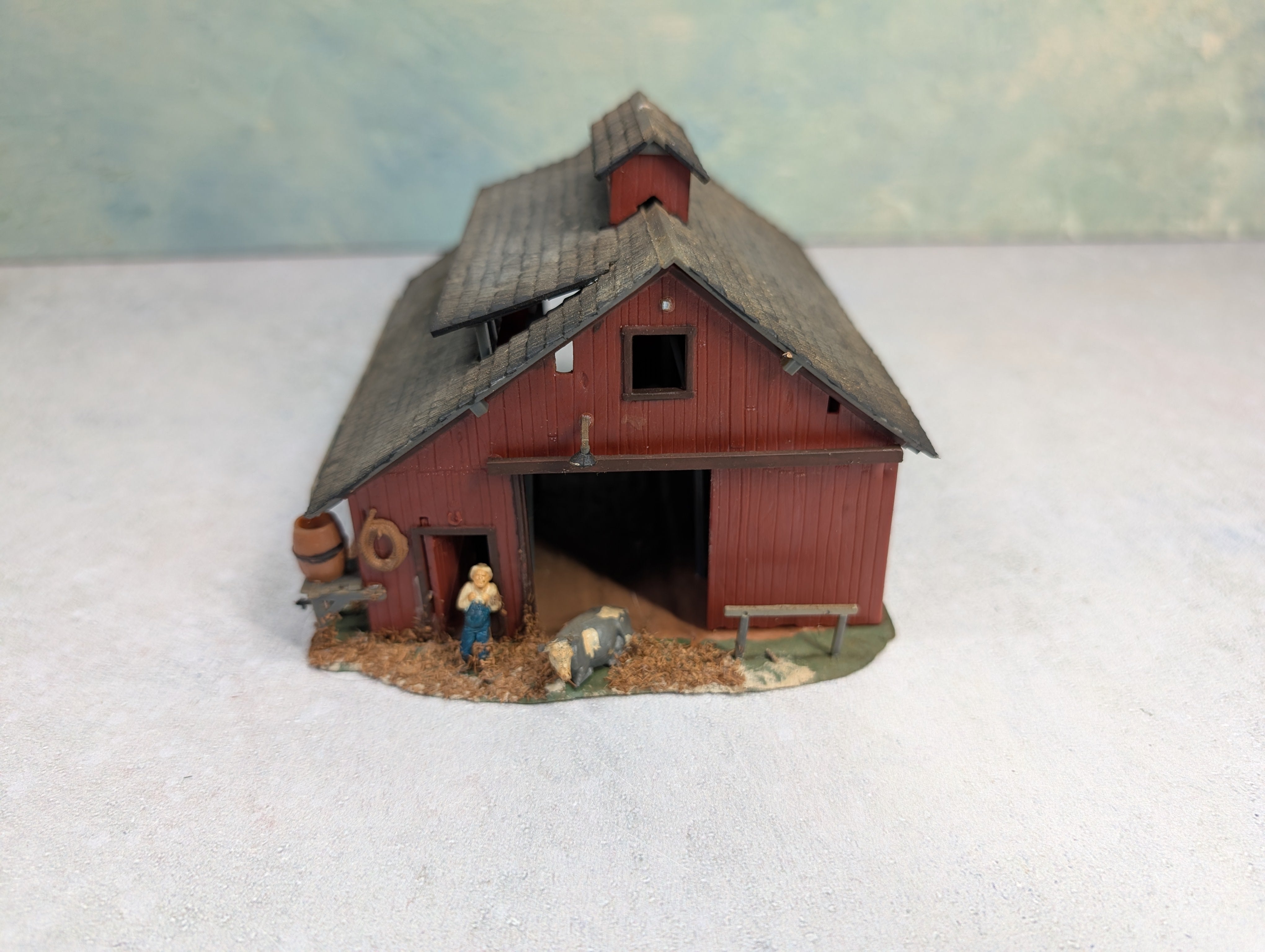 USED HO Scale Red Barn, Farm