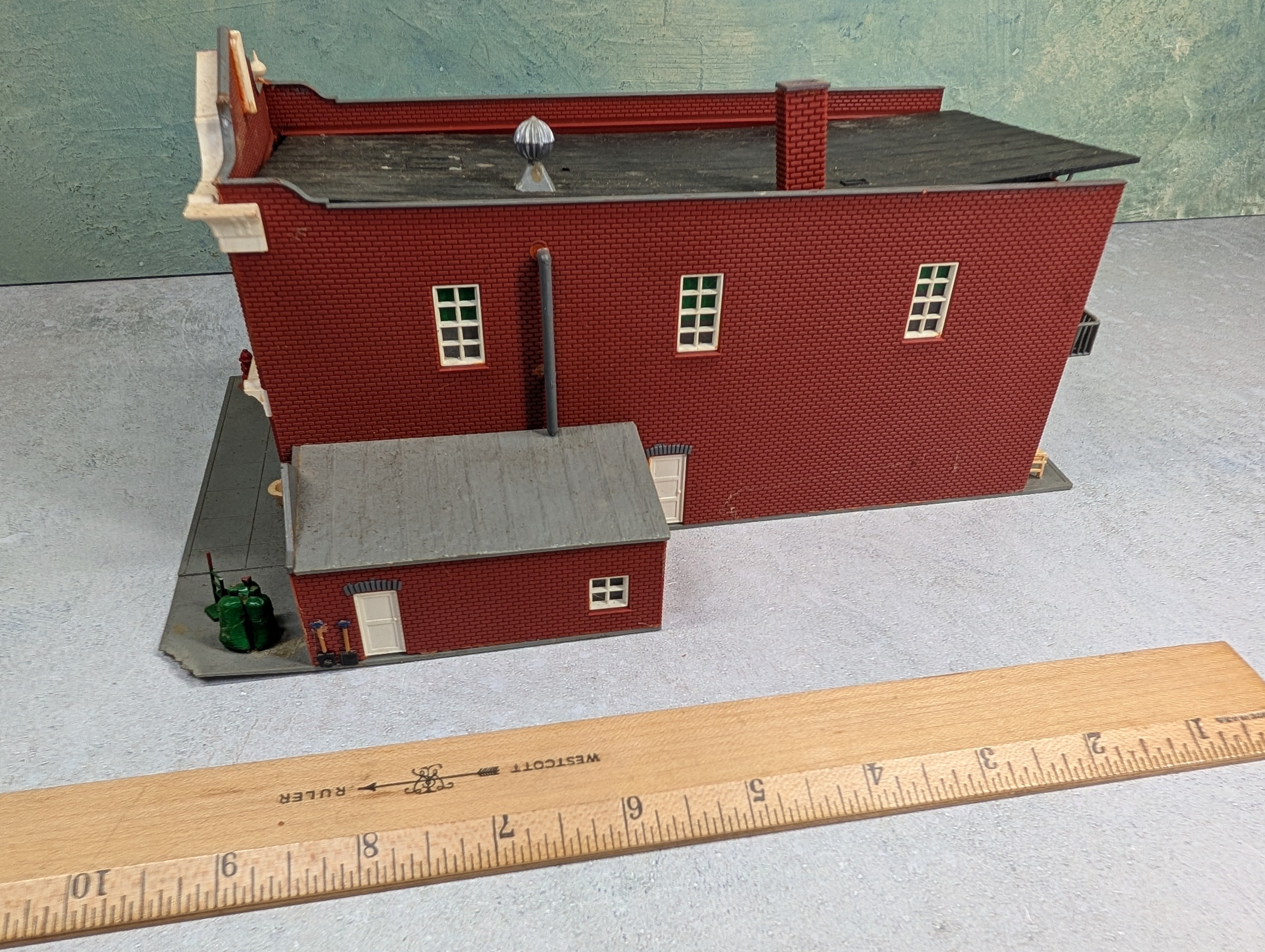USED HO Scale City Hall Brick Building