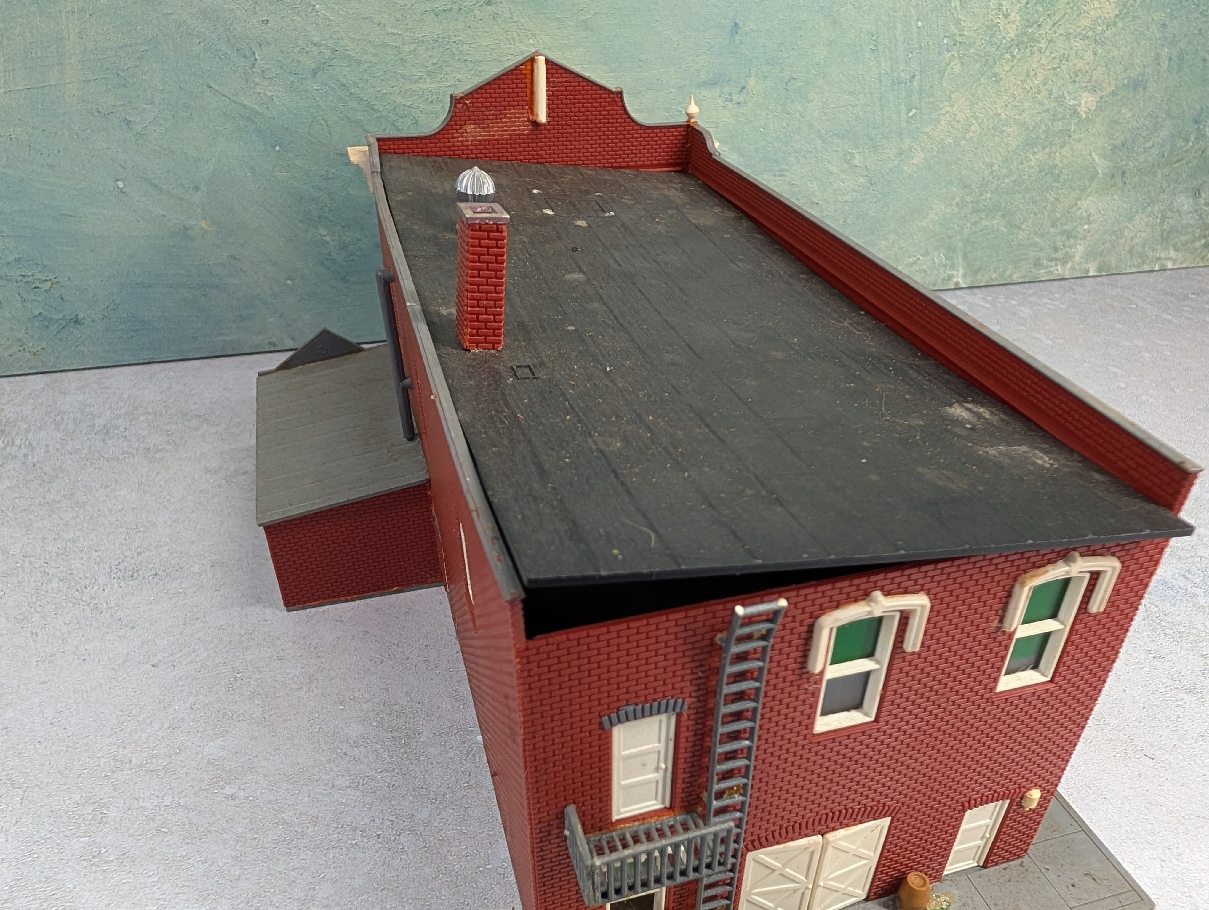 USED HO Scale City Hall Brick Building
