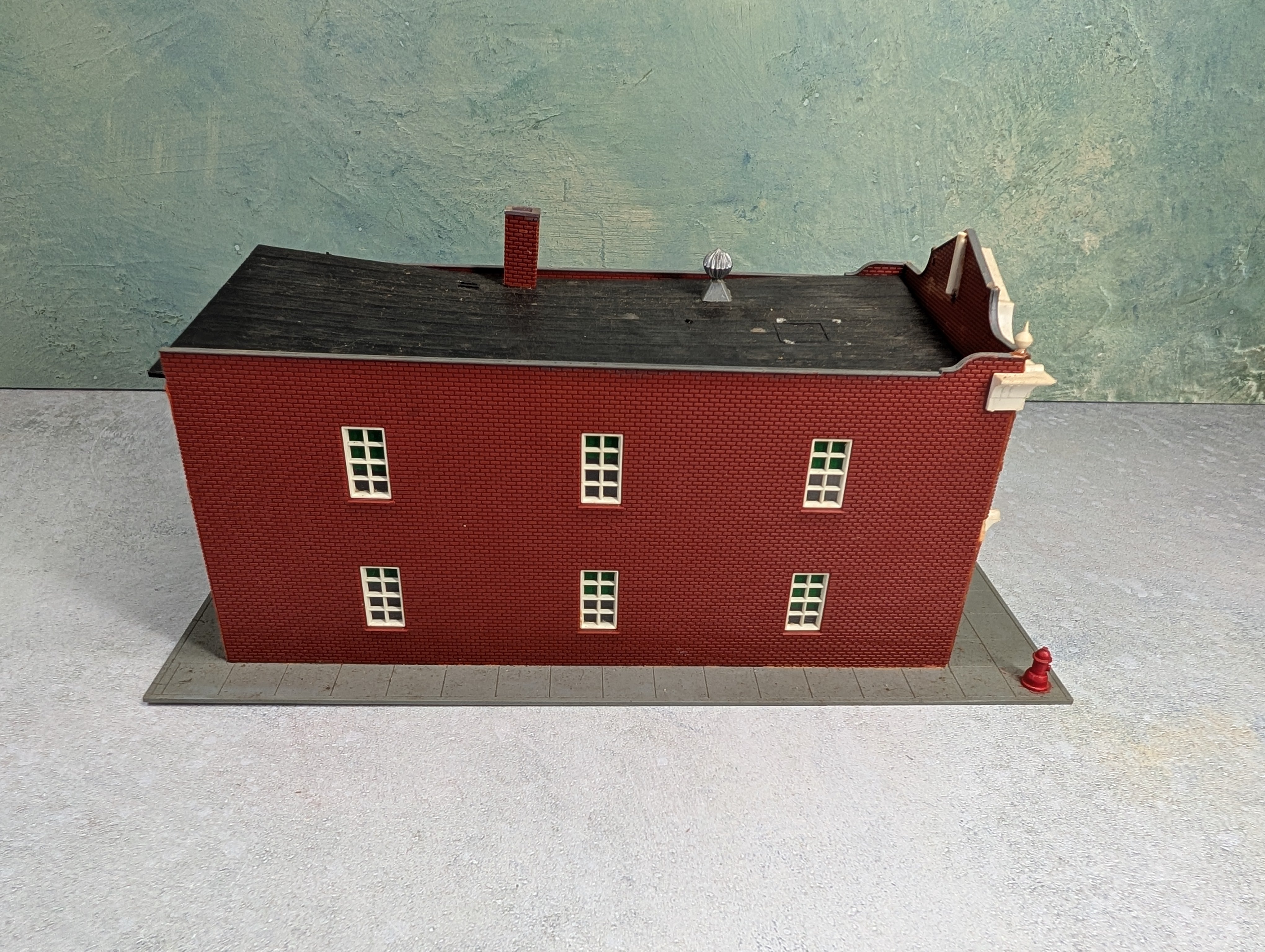 USED HO Scale City Hall Brick Building