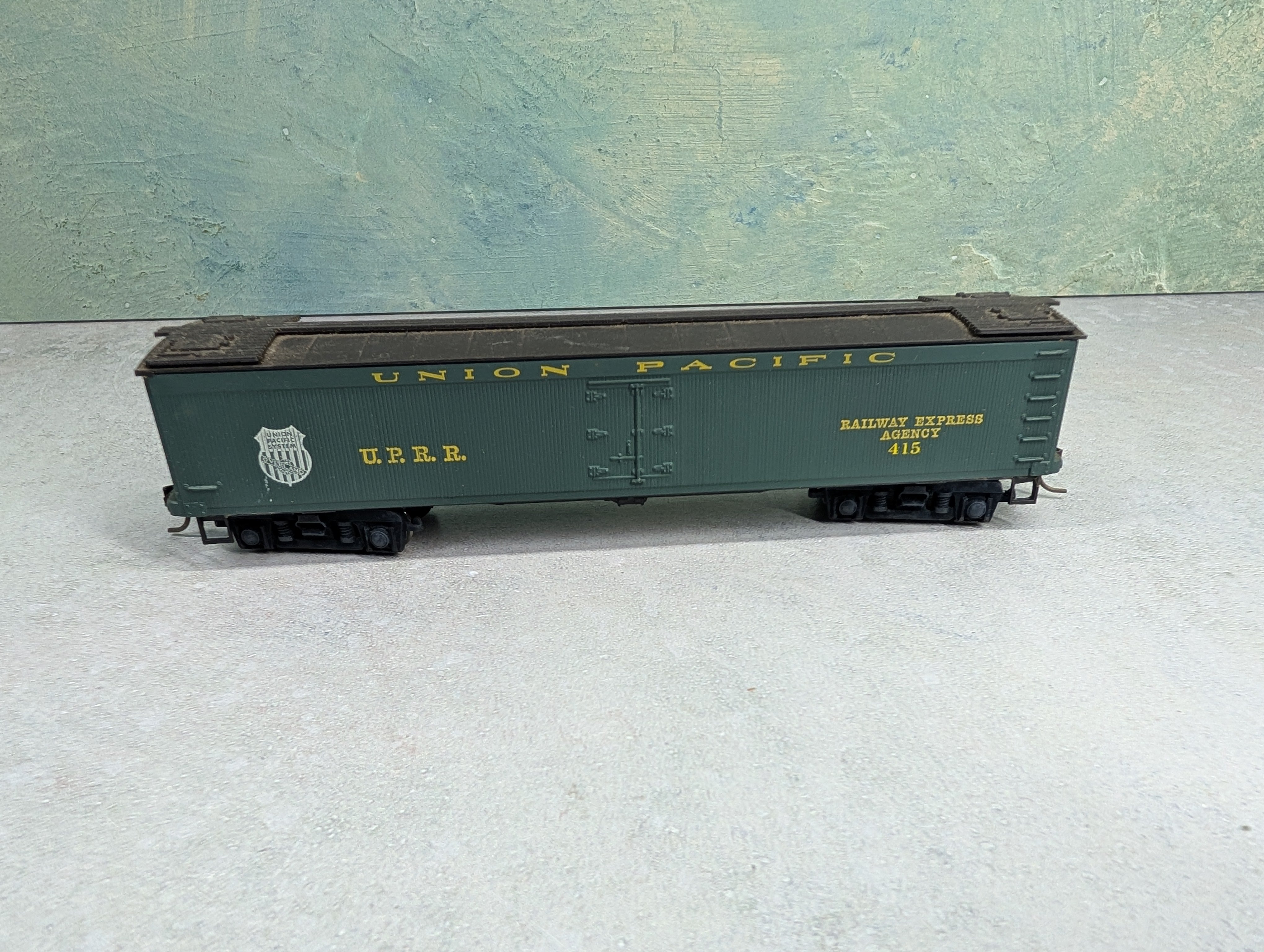 USED Roundhouse HO Scale 50' Express Reefer Union Pacific UPRR #415