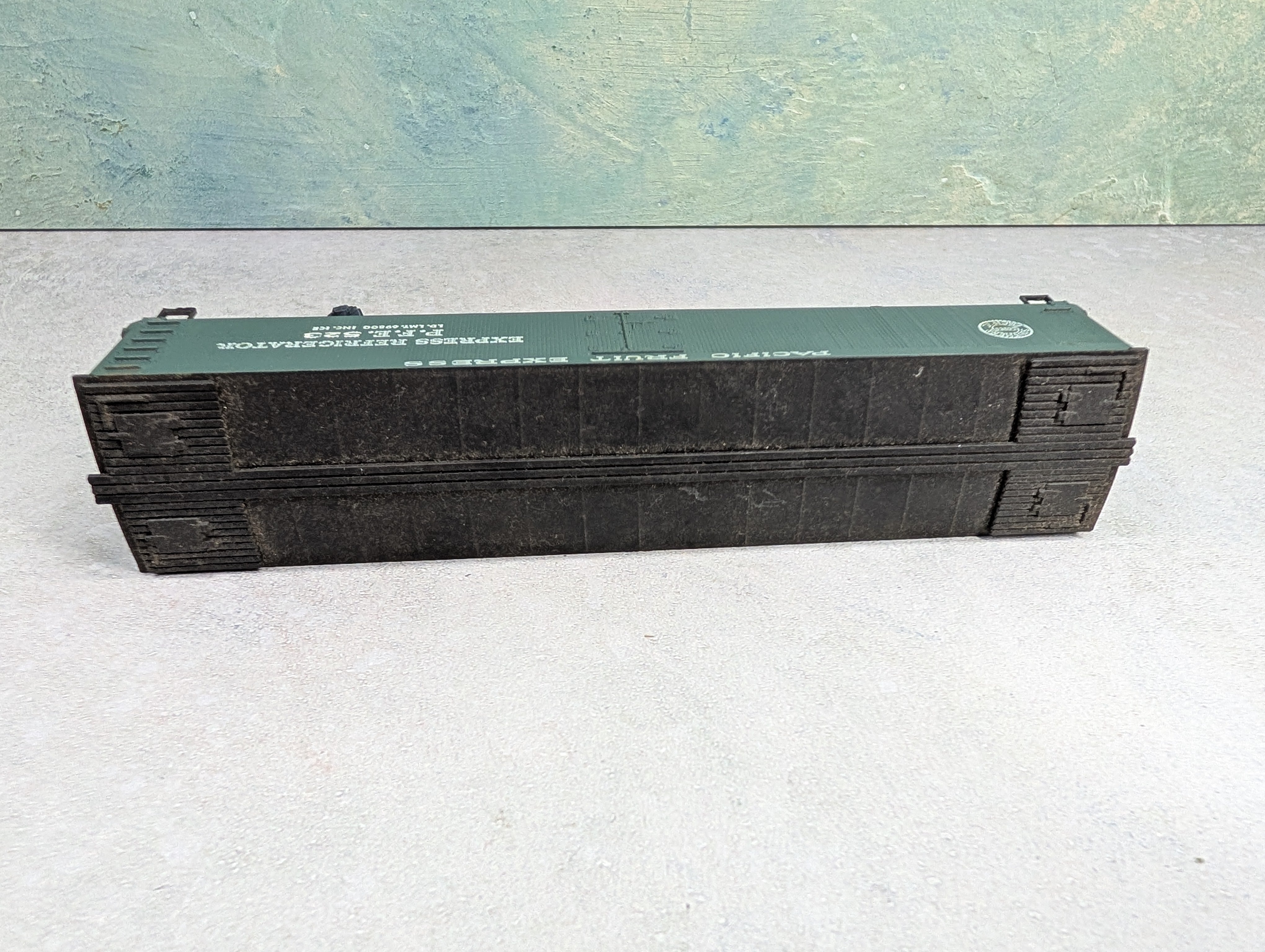 USED Roundhouse HO Scale 50' Express Reefer Pacific Fruit Express PFE #523