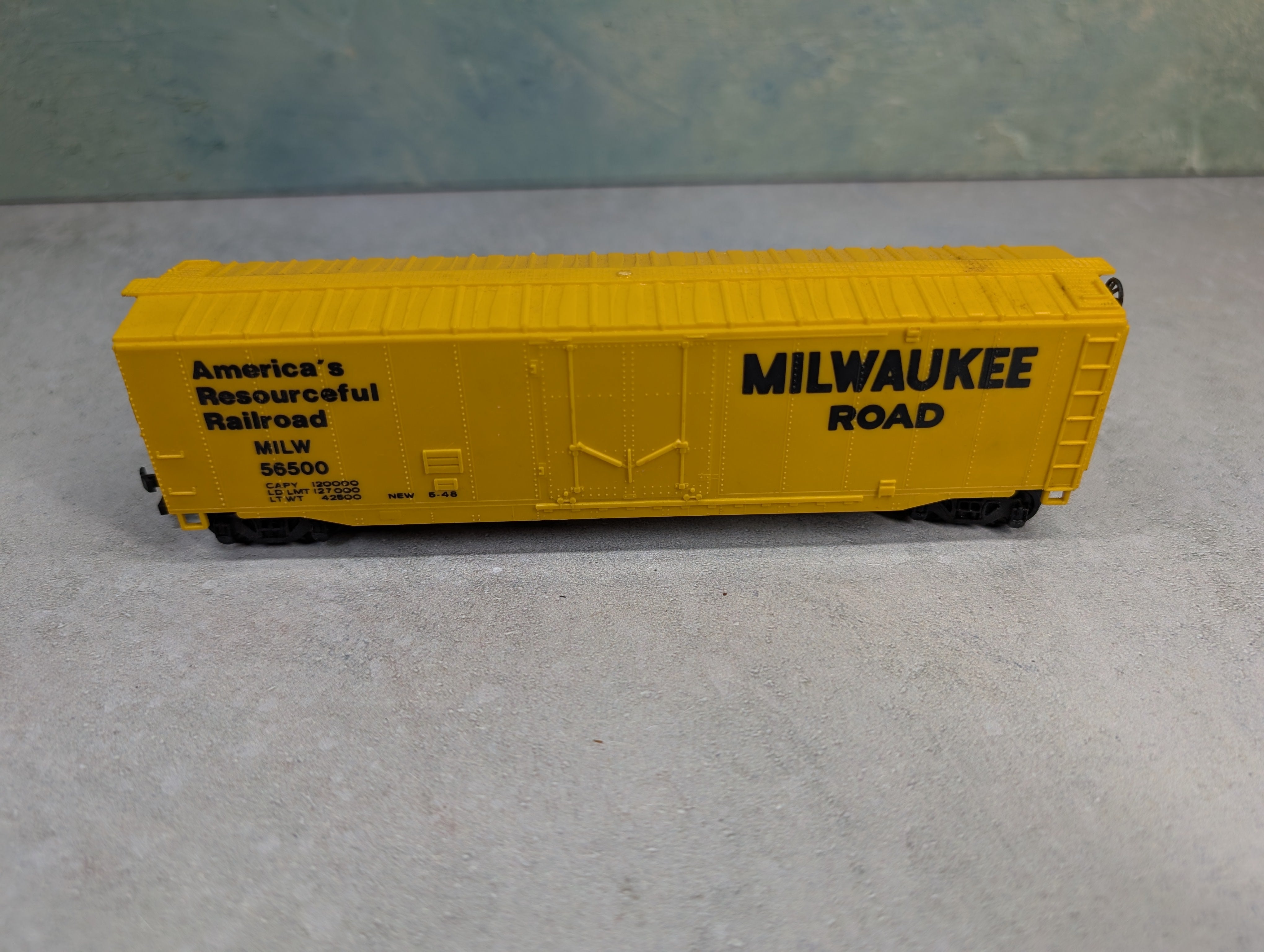 USED Bachmann HO Scale 50' Box Car Milwaukee Road MILW #56500