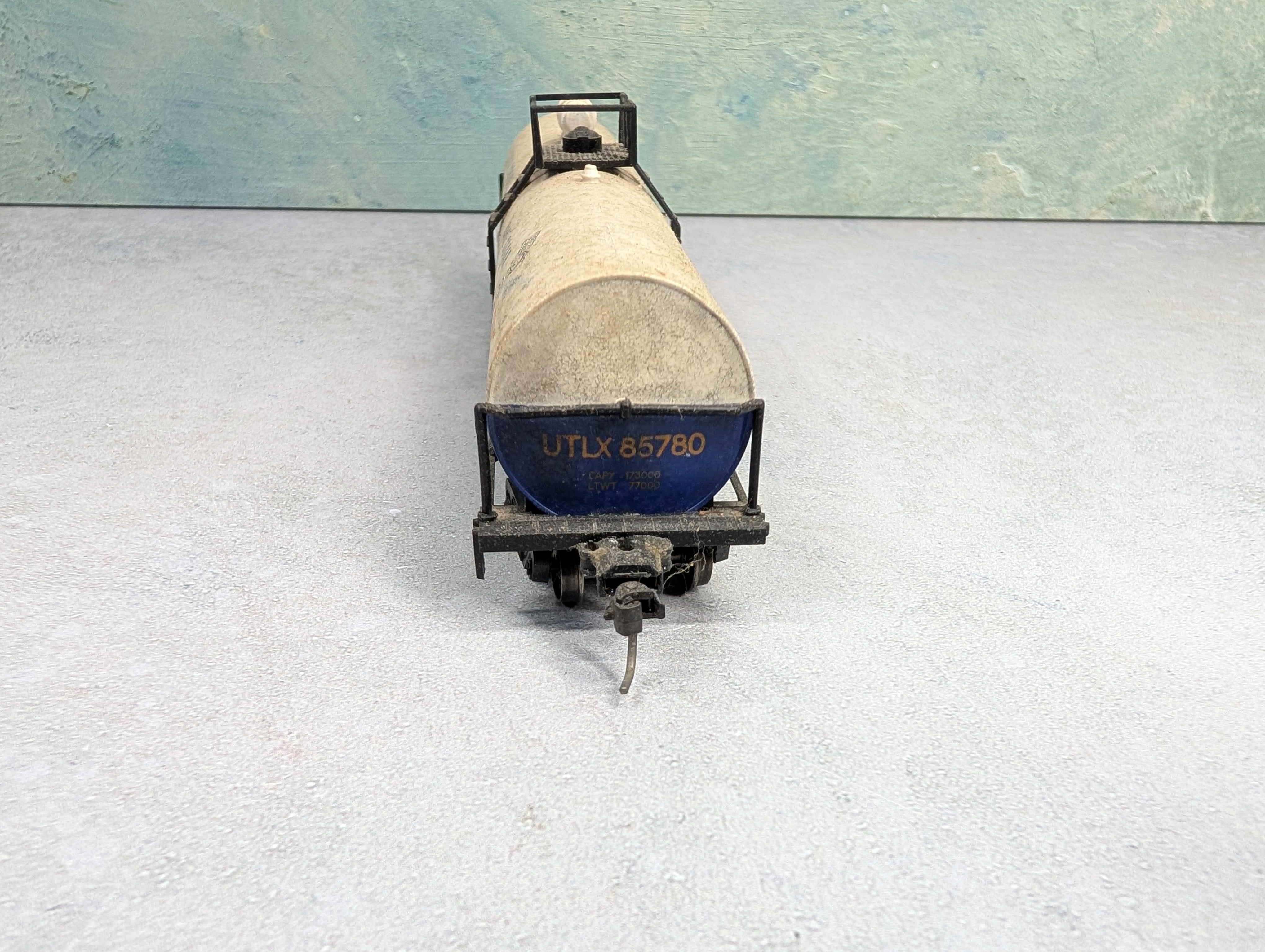 USED AHM HO Scale 50' Single Dome Tank Car Jack Frost UTLX #85780