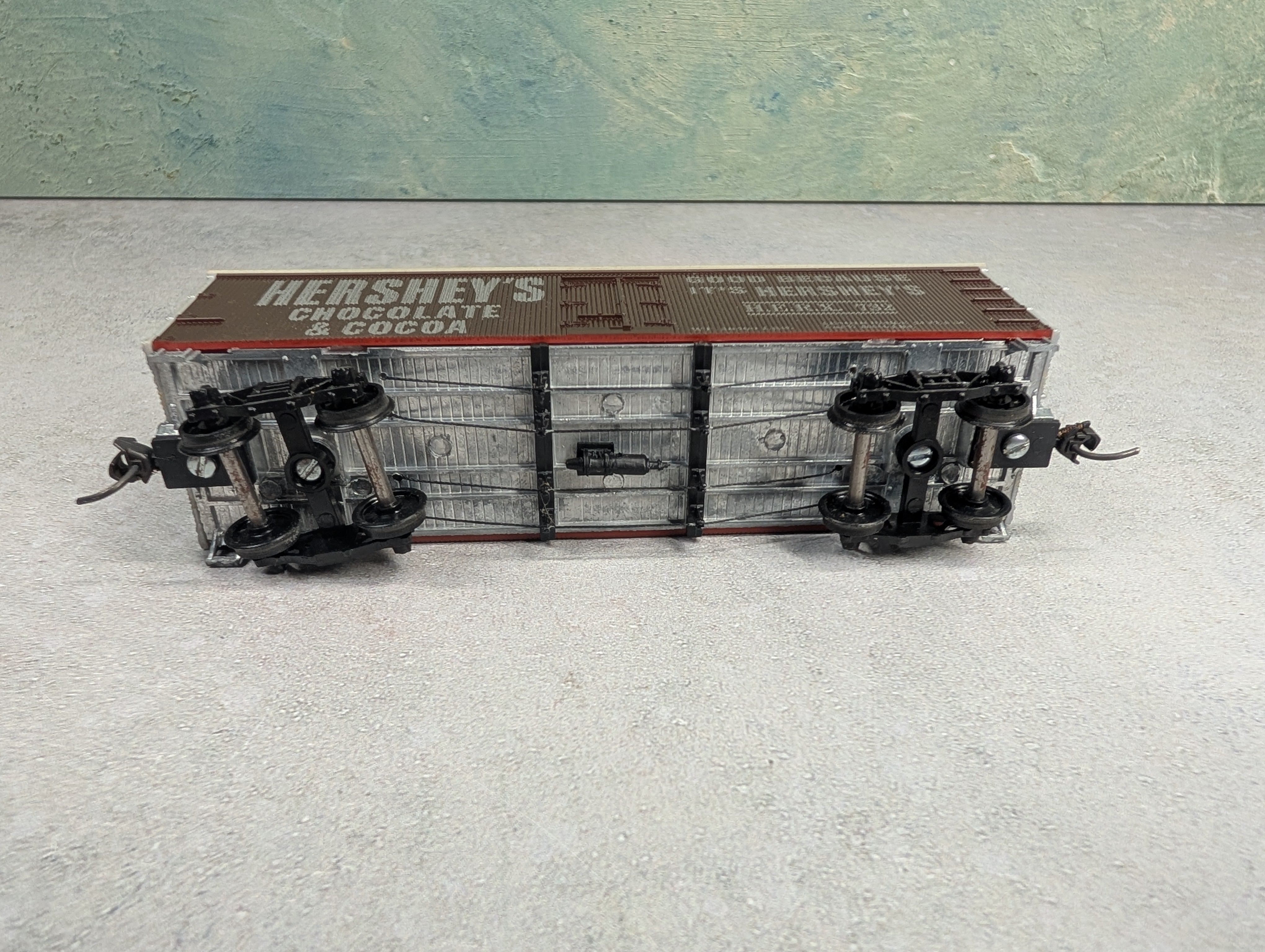 USED Roundhouse 3082 HO Scale 36' Old Time Reefer Box Car Hershey's HERX #732