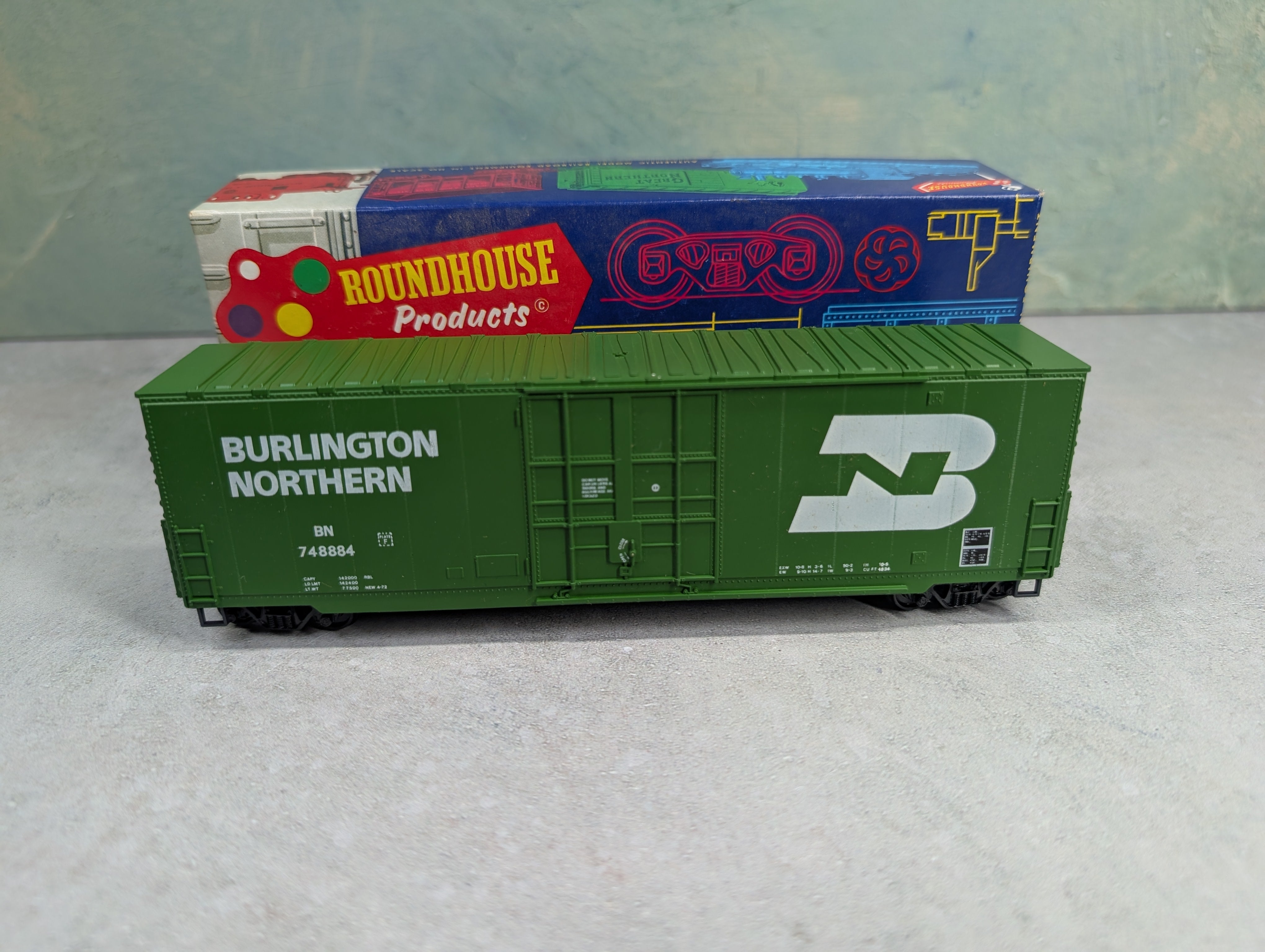 USED Roundhouse 1764 HO Scale 50' Hi-Cube Single Door Box Car Burlington Northern BN #748884