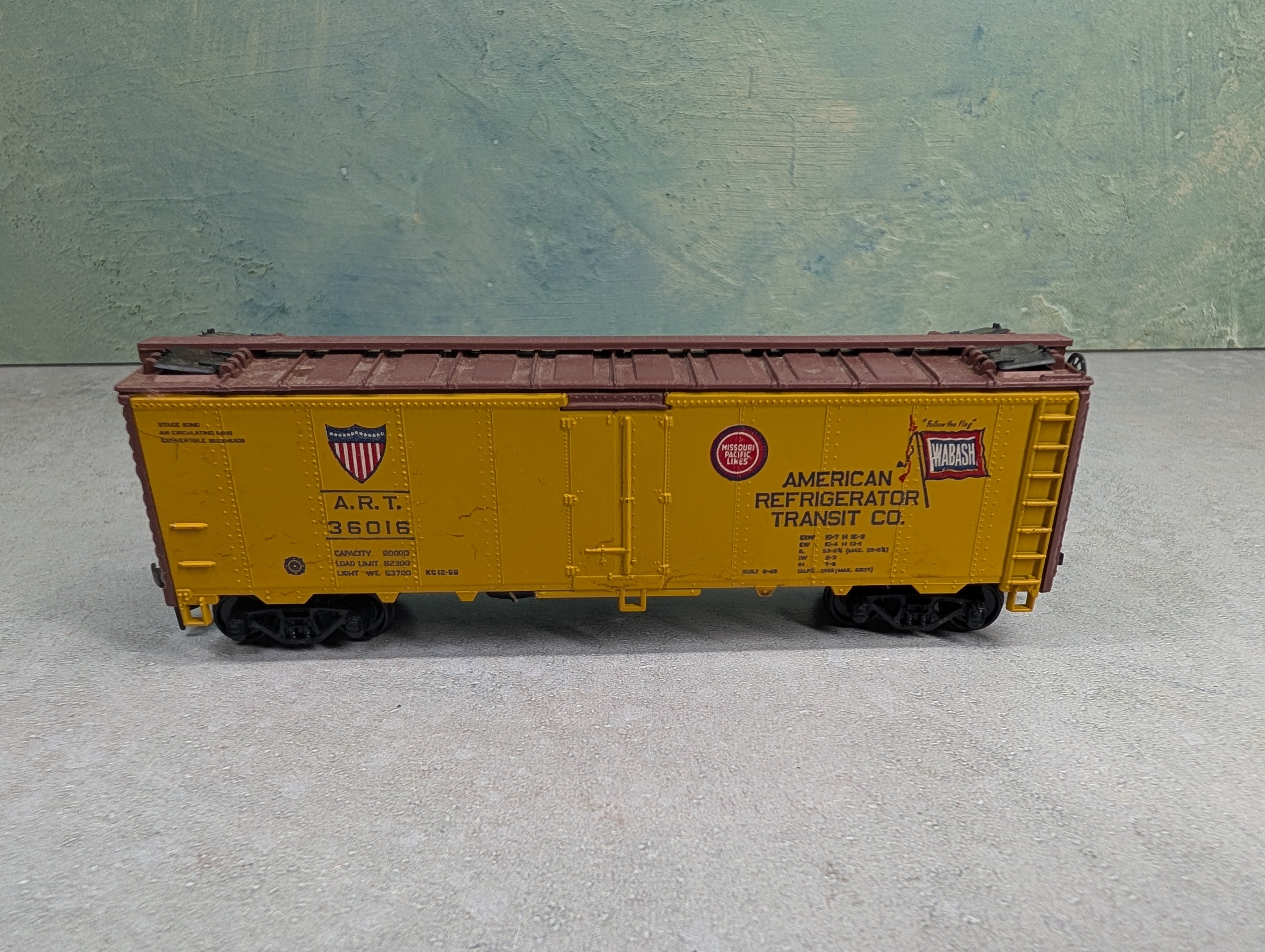 USED Athearn 5029 HO Scale 40' Reefer Box Car American Refrigerator Transit ART #36016