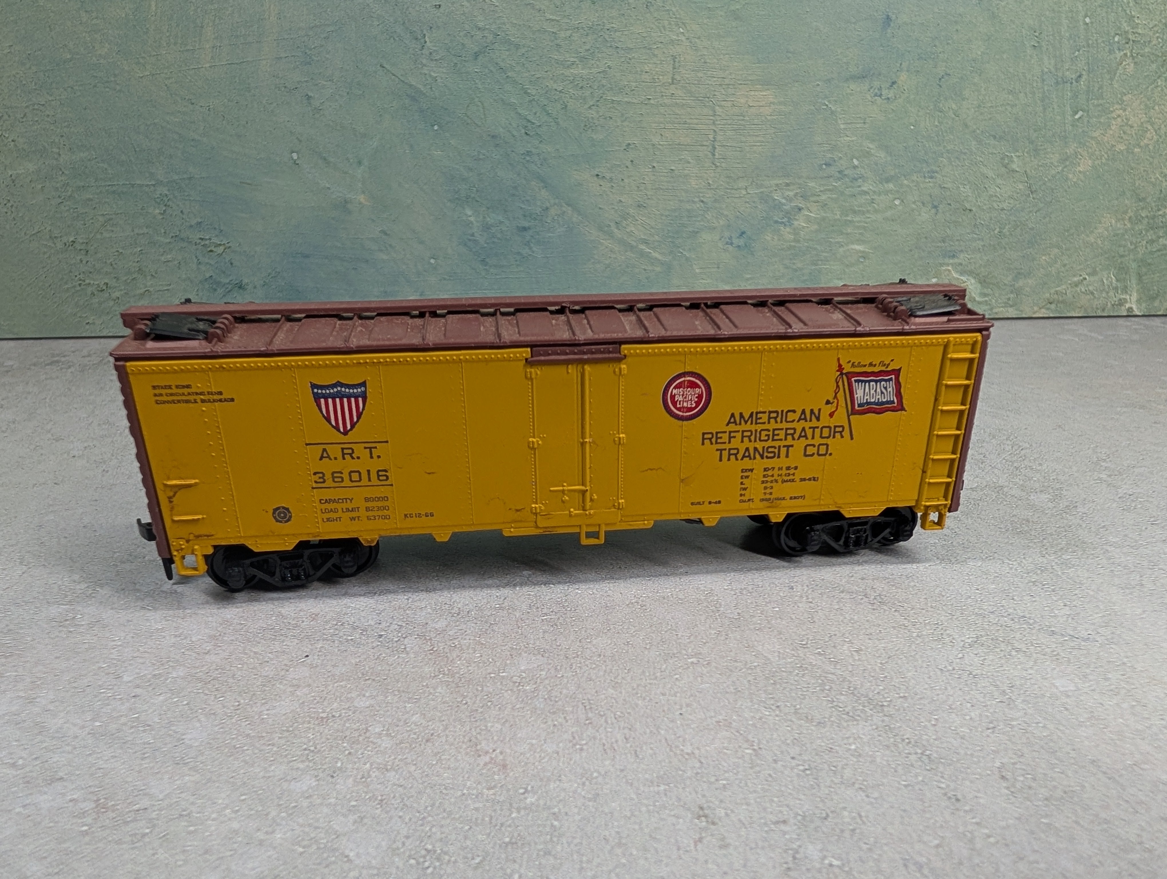 USED Athearn 5029 HO Scale 40' Reefer Box Car American Refrigerator Transit ART #36016