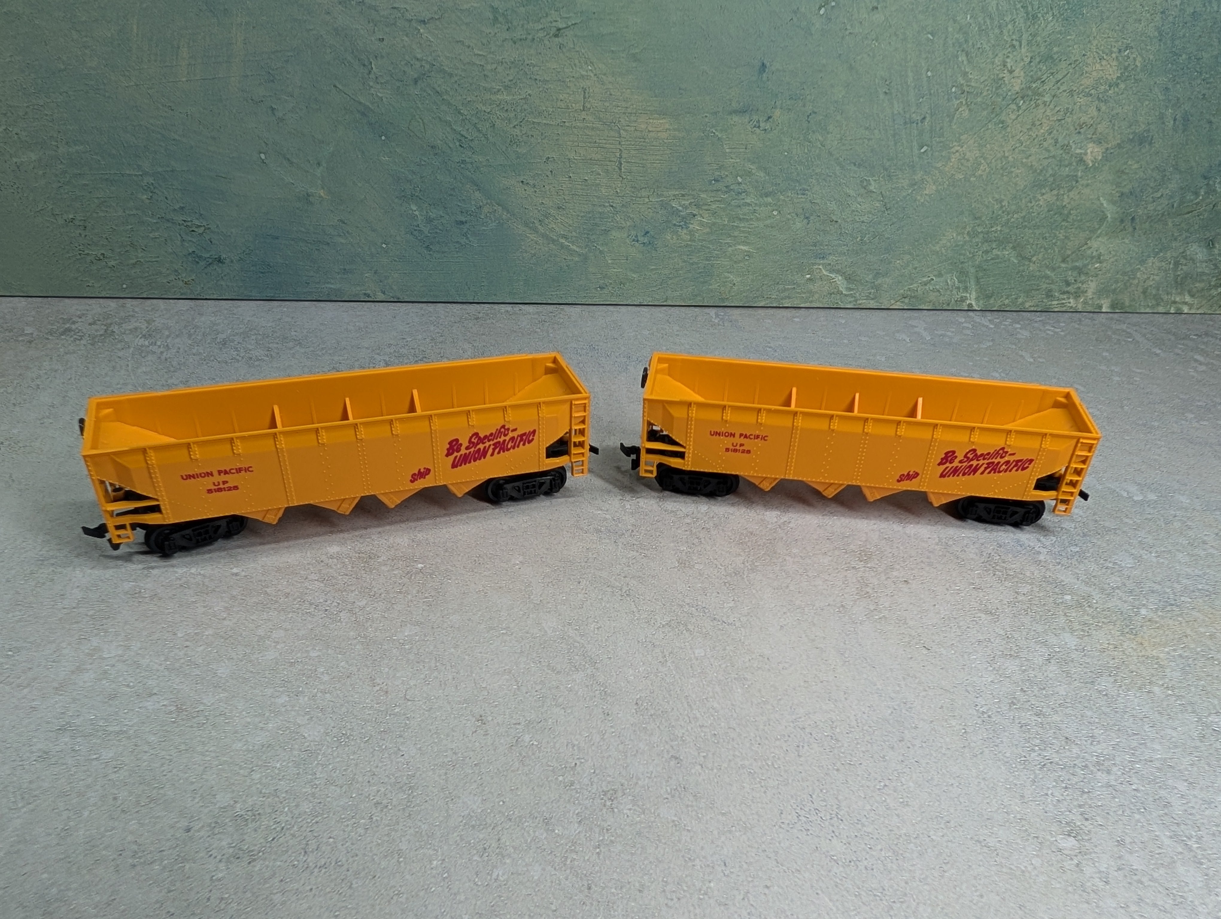 USED Bachmann HO Scale Lot of Quad Hoppers Union Pacific #518125 (2 pcs)