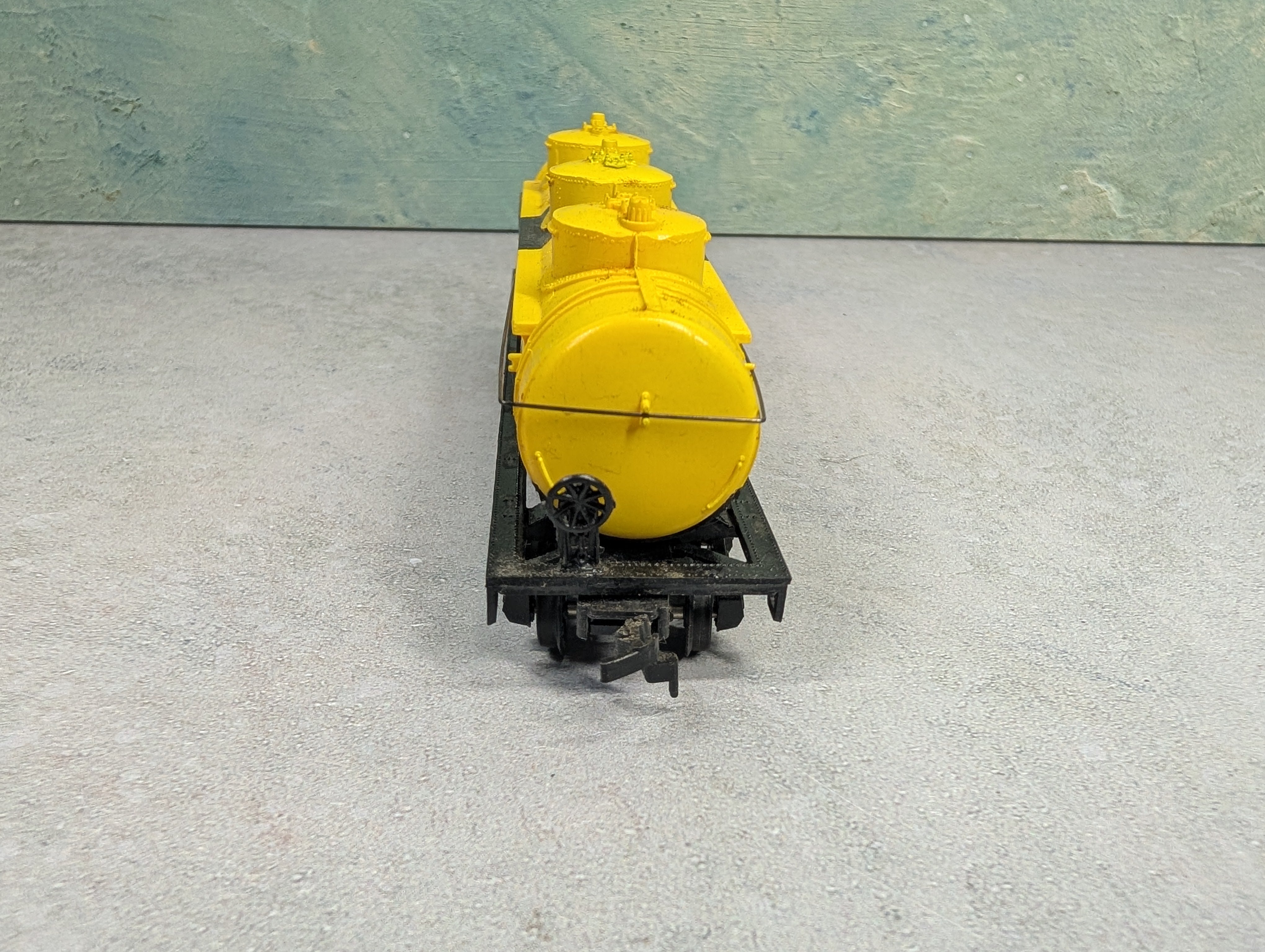 USED Bachmann HO Scale 3 Dome Tank Car Penn Salt GATX #67925