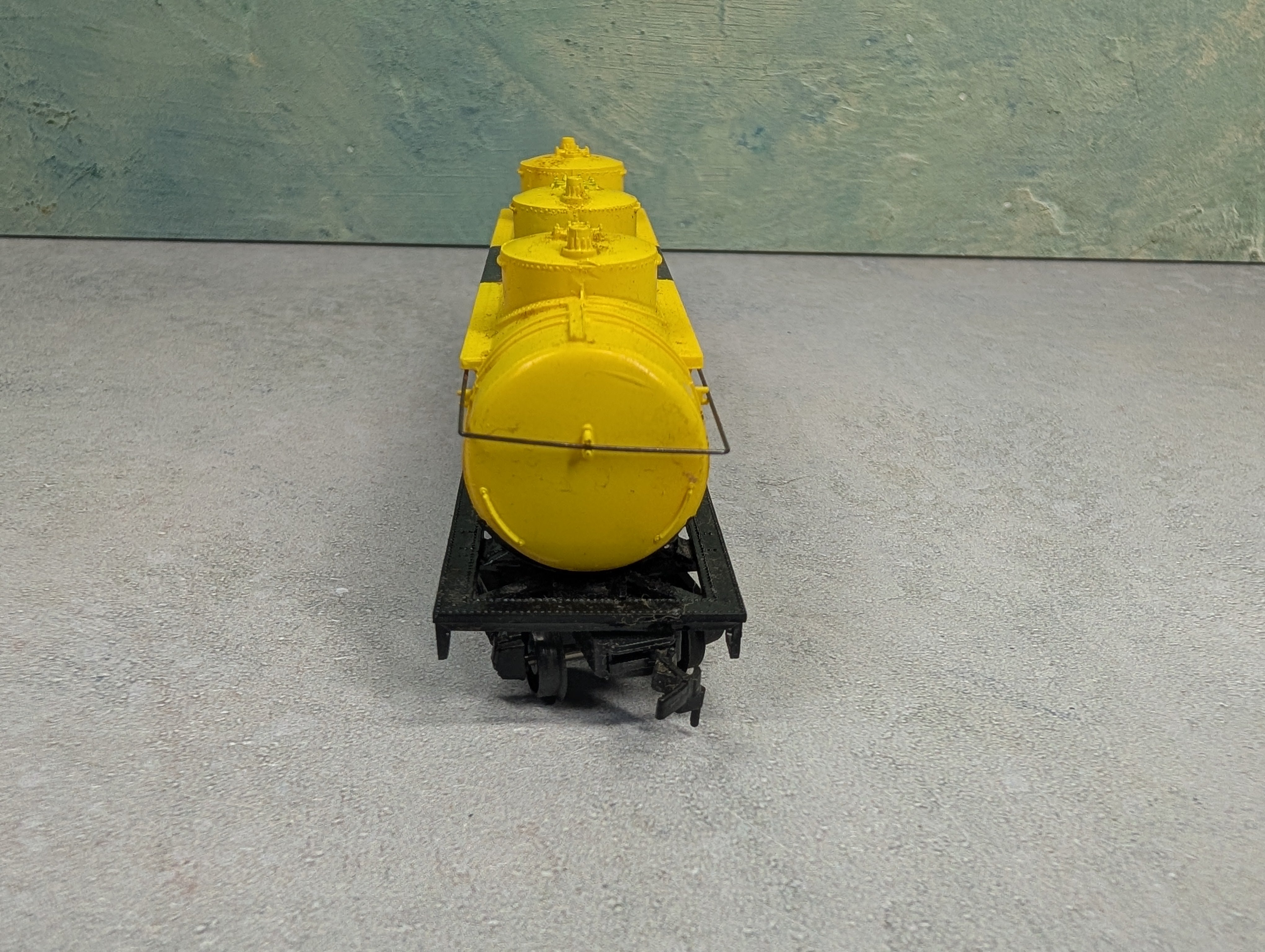 USED Bachmann HO Scale 3 Dome Tank Car Penn Salt GATX #67925