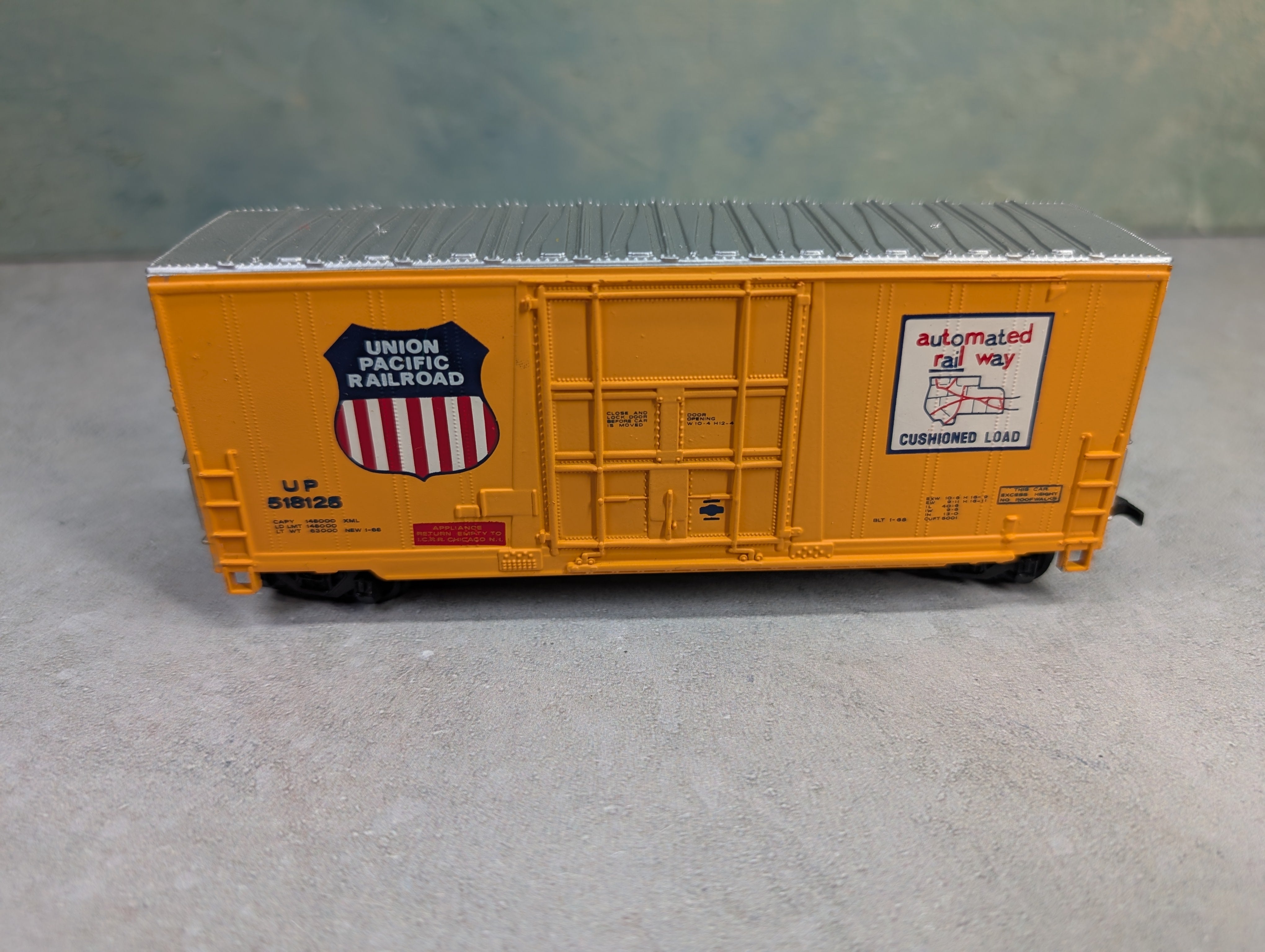 USED Bachmann HO Scale 40' Hi-Cube Box Car Union Pacific UP #518125
