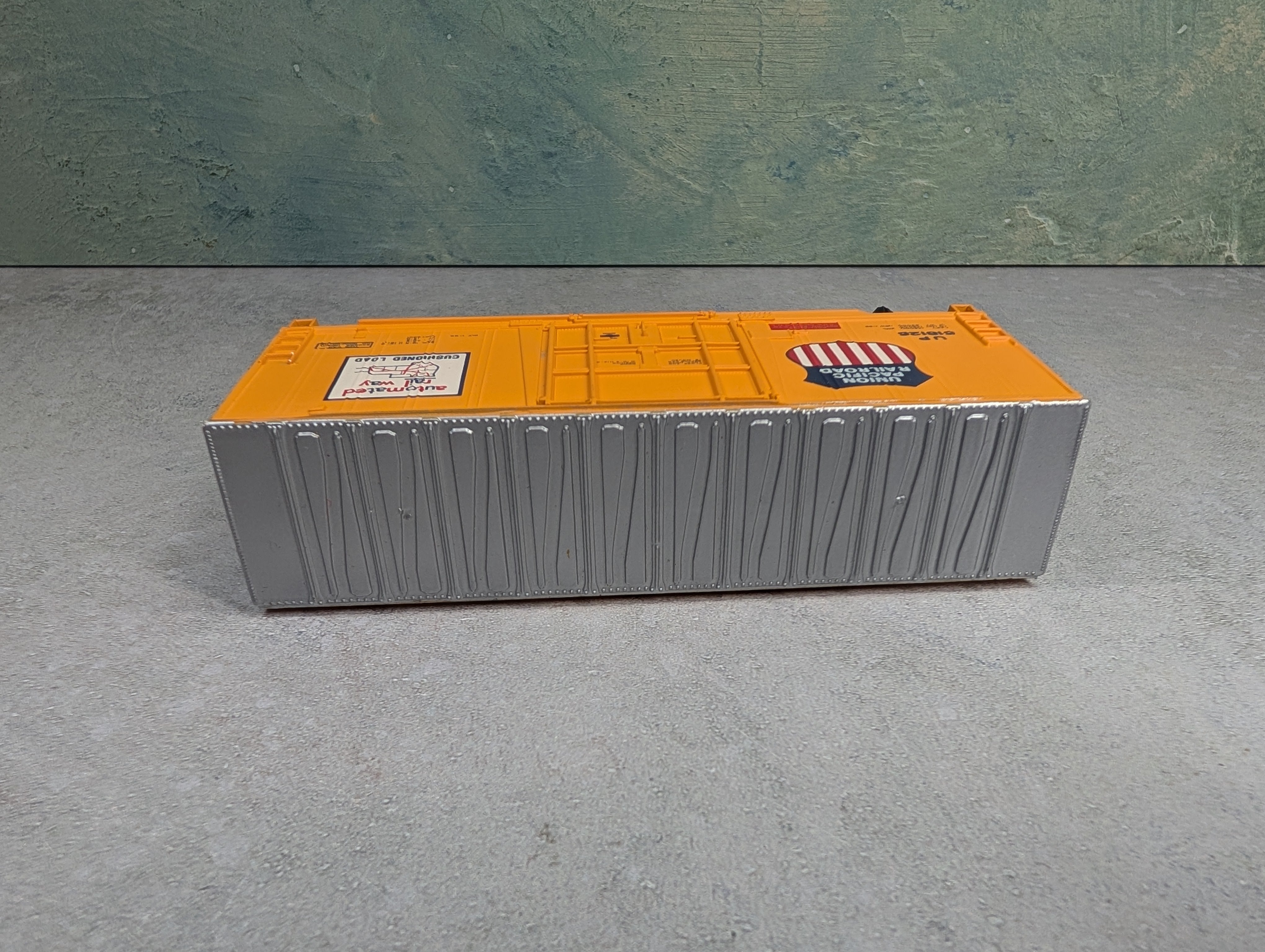 USED Bachmann HO Scale 40' Hi-Cube Box Car Union Pacific UP #518125