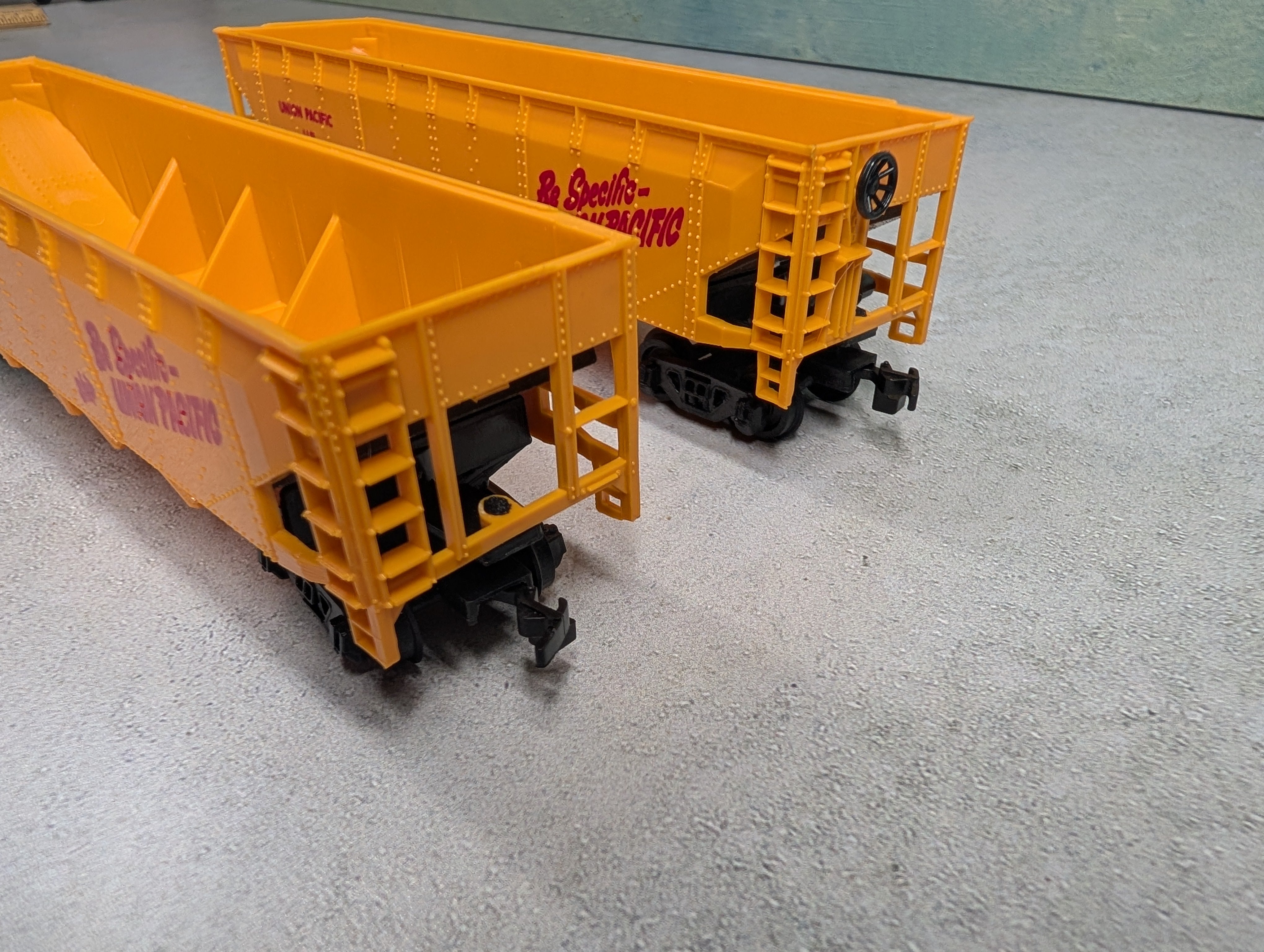 USED Bachmann HO Scale Lot of Quad Hoppers Union Pacific #518125 (2 pcs)