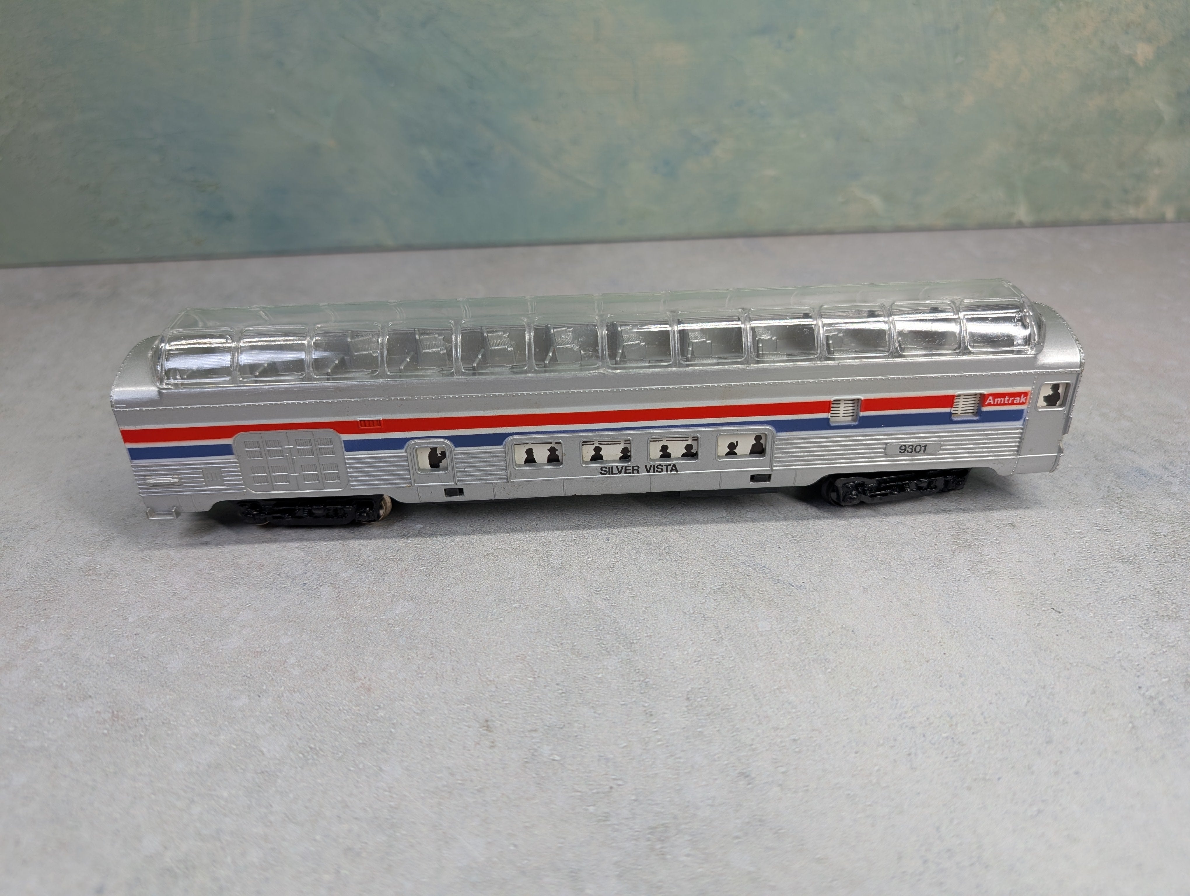 USED Life-Like 8878 HO Scale Dome Passenger Car Amtrak #9301