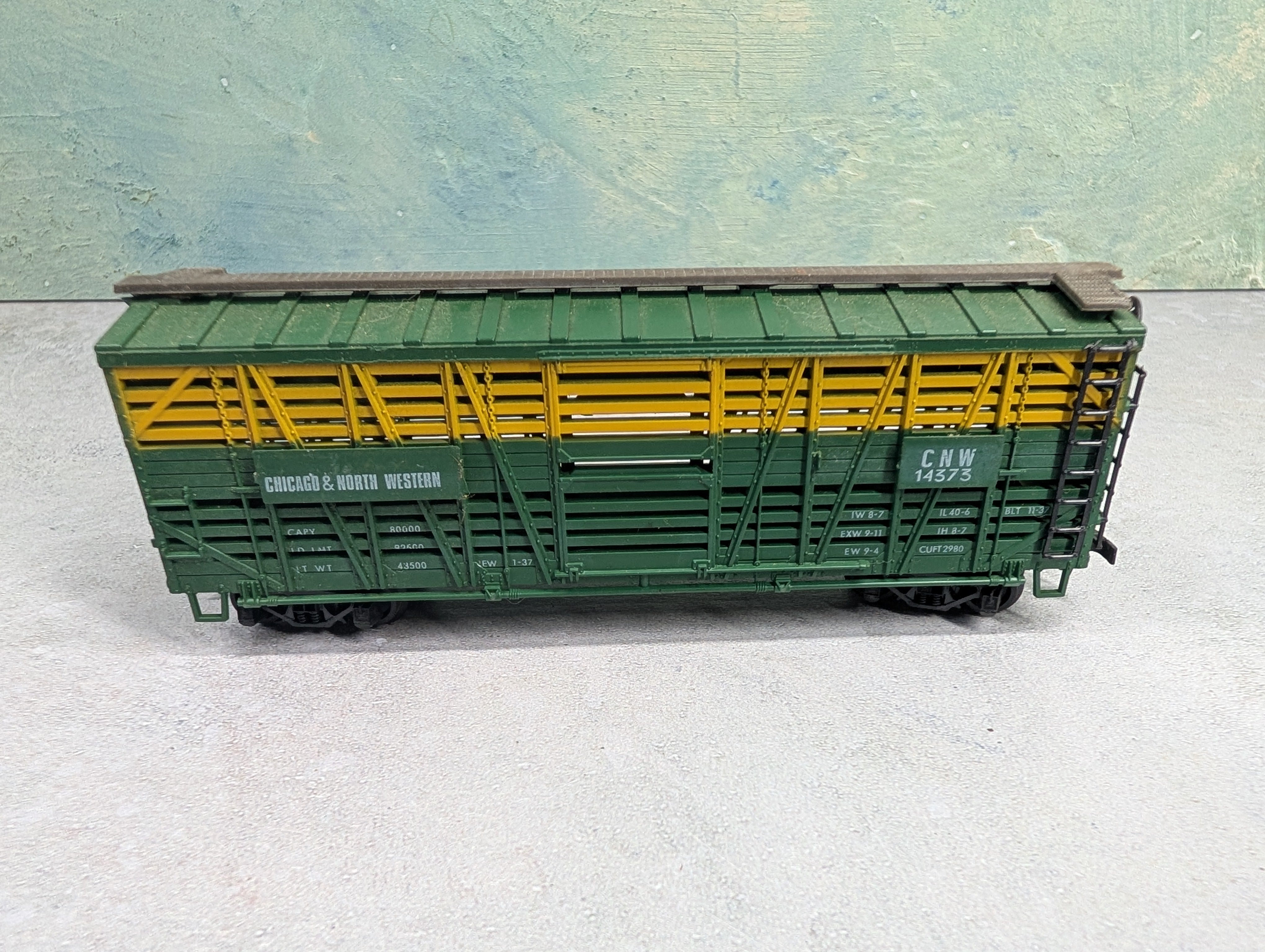 USED Roco HO Scale Cattle Stock Car Chicago & North Western CNW #14373