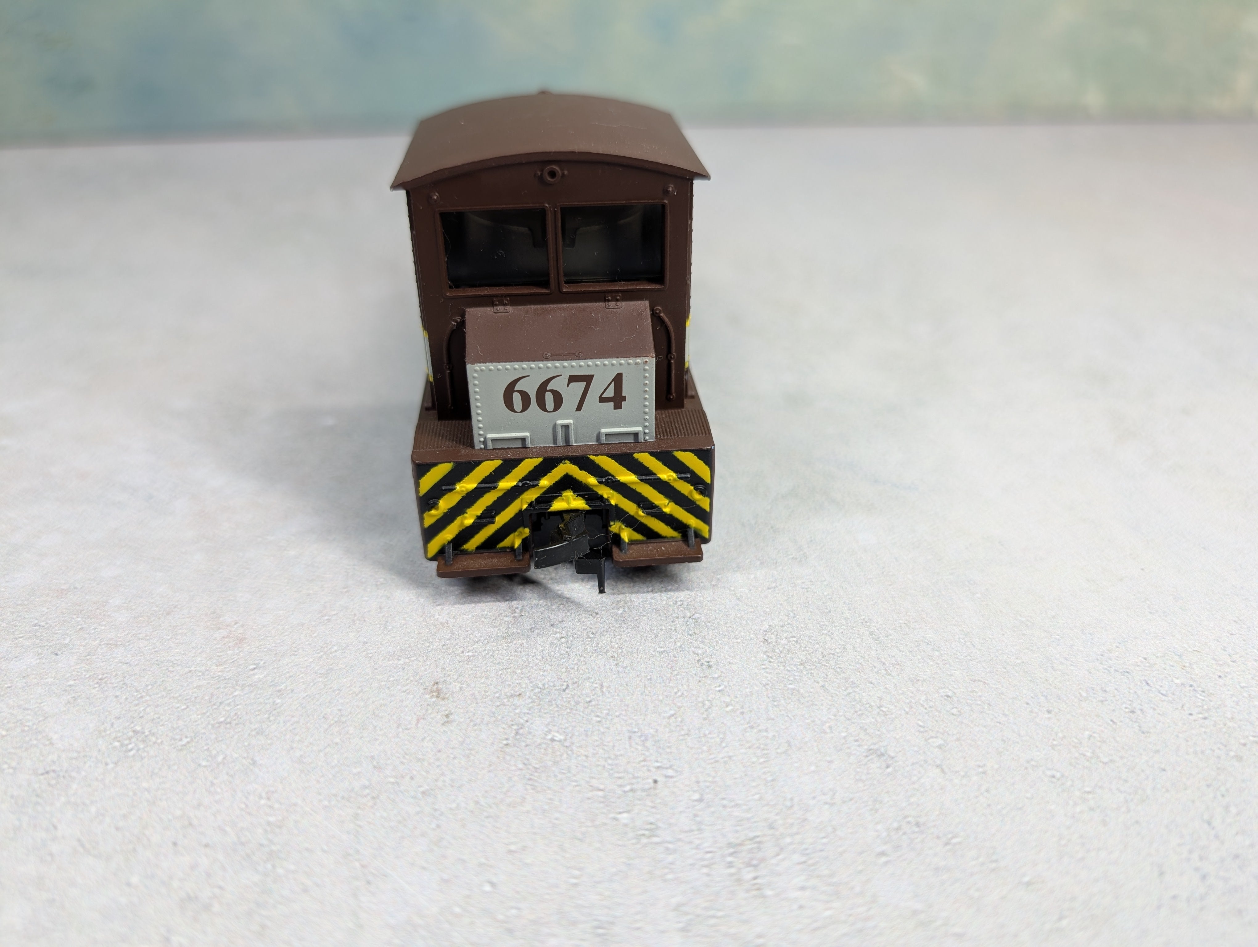 USED Model Power 96674 HO Scale DDT Plymouth Industrial Diesel Locomotive Canadian Pacific #6674 Runs DC