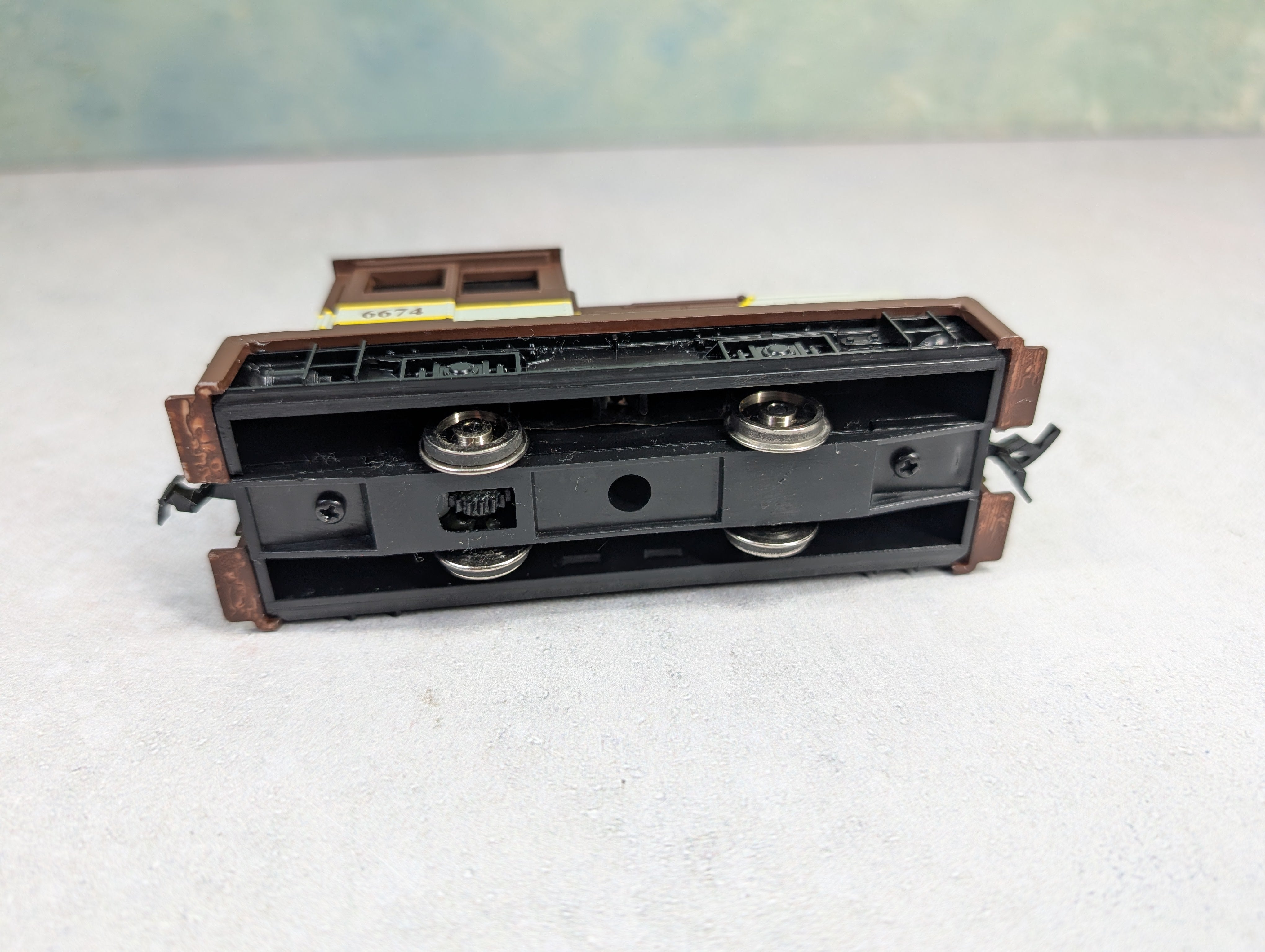 USED Model Power 96674 HO Scale DDT Plymouth Industrial Diesel Locomotive Canadian Pacific #6674 Runs DC