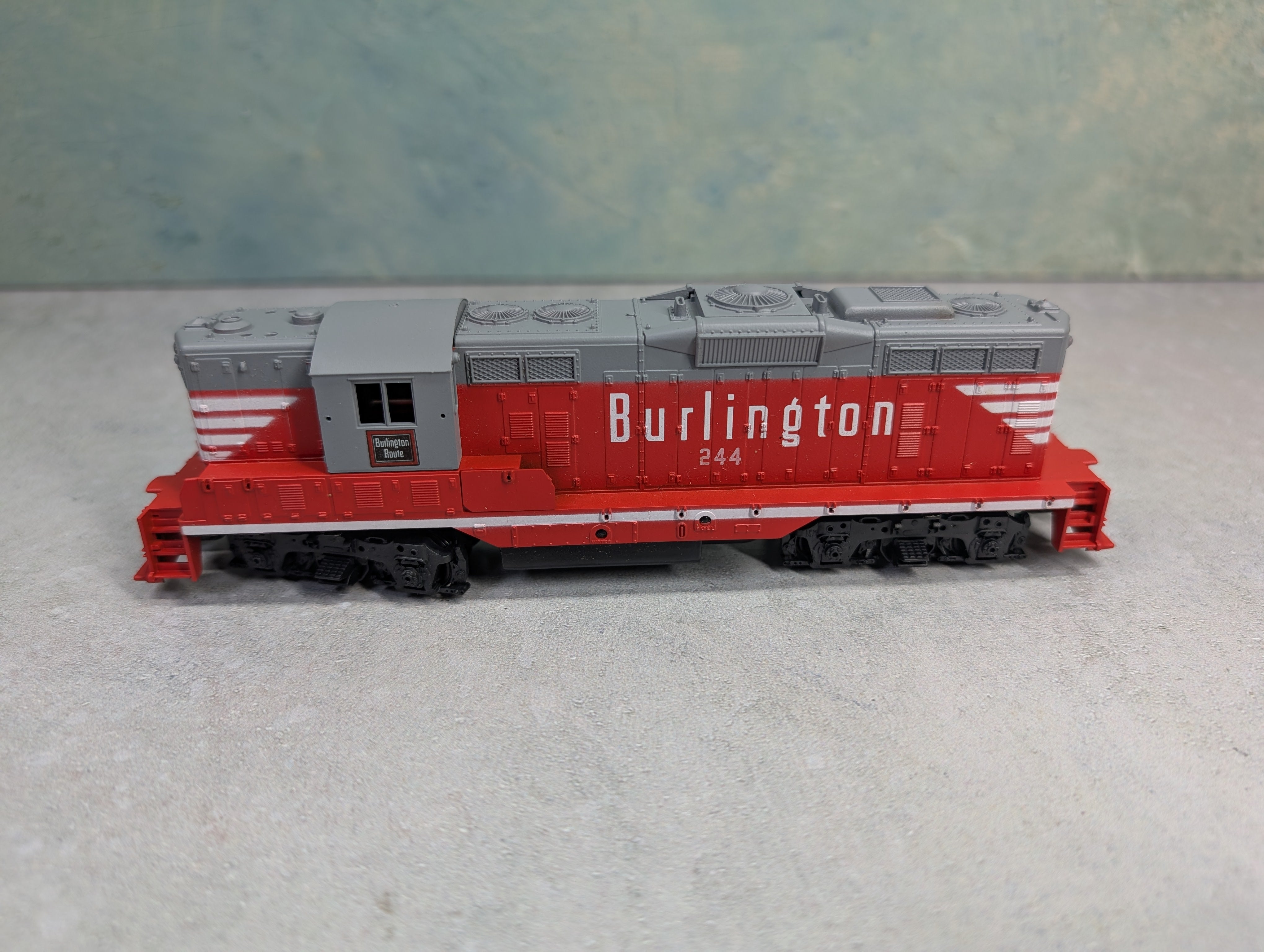 USED Athearn HO Scale GP-9 High Nose Diesel Locomotive Burlington #244 Unpowered