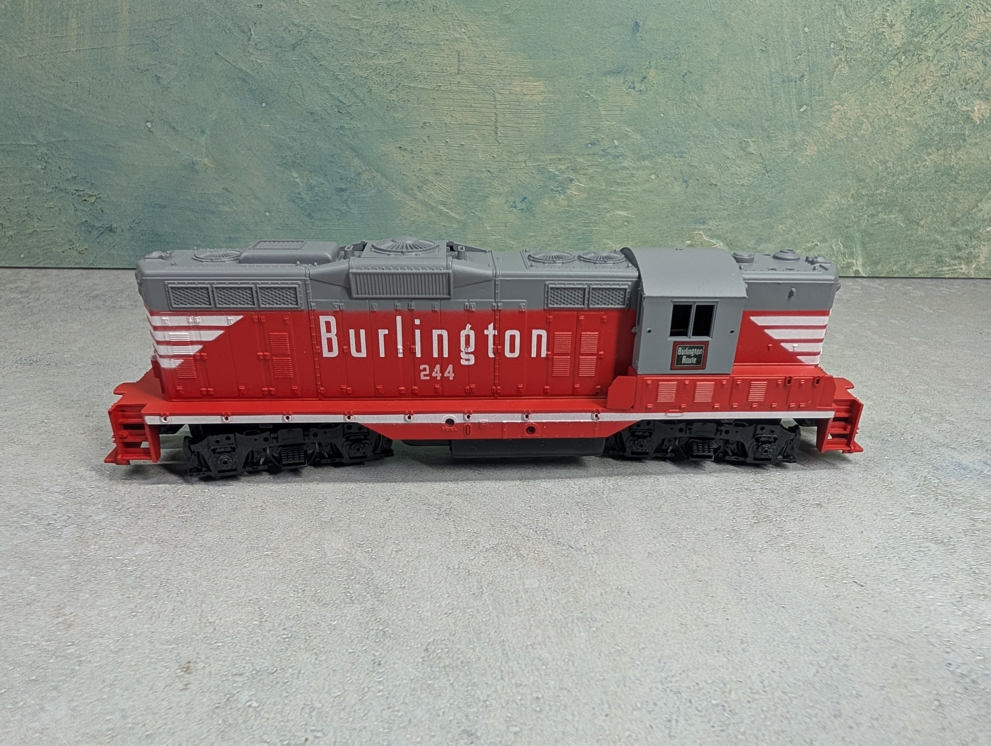 USED Athearn HO Scale GP-9 High Nose Diesel Locomotive Burlington #244 Unpowered