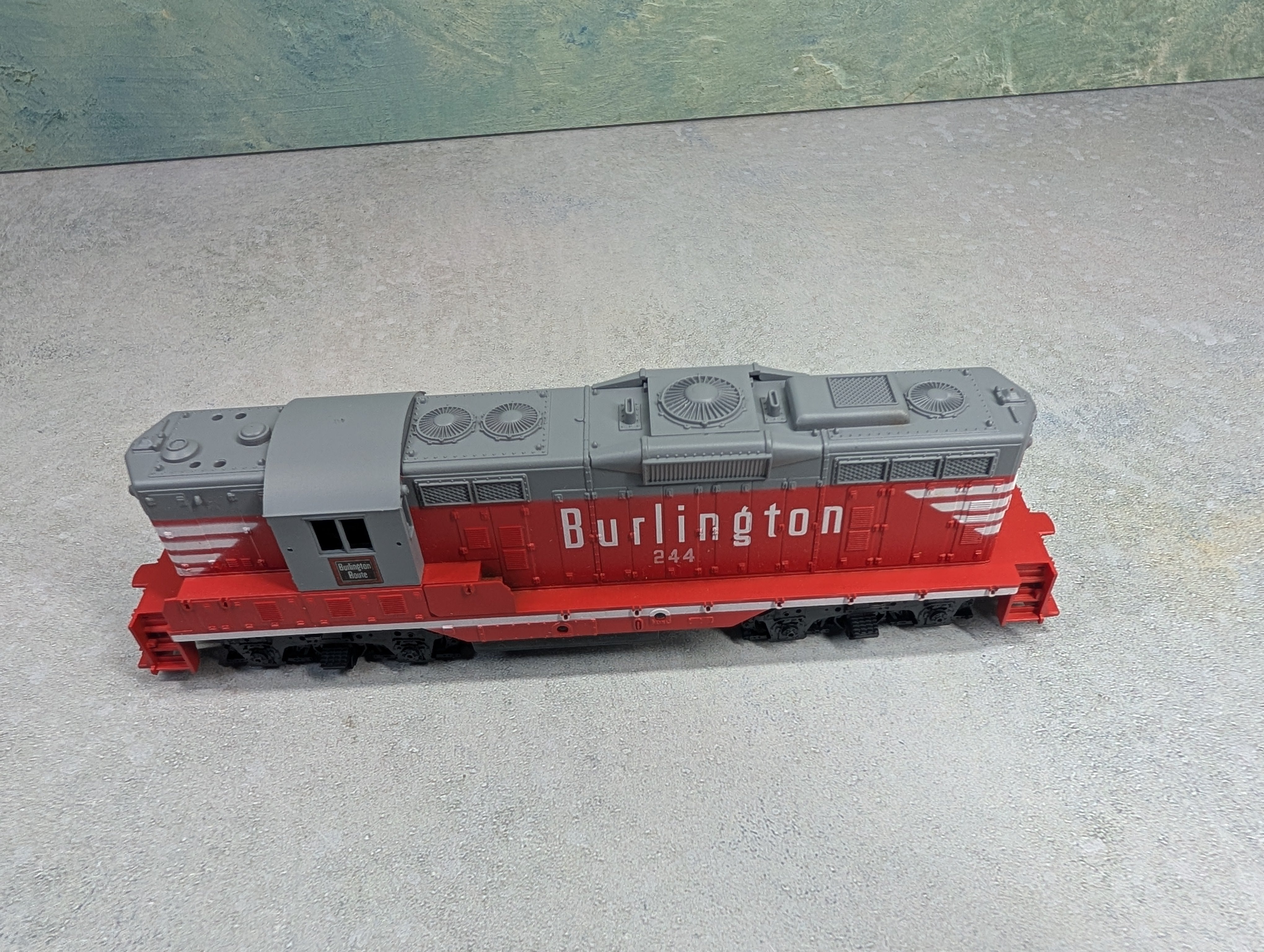 USED Athearn HO Scale GP-9 High Nose Diesel Locomotive Burlington #244 Unpowered
