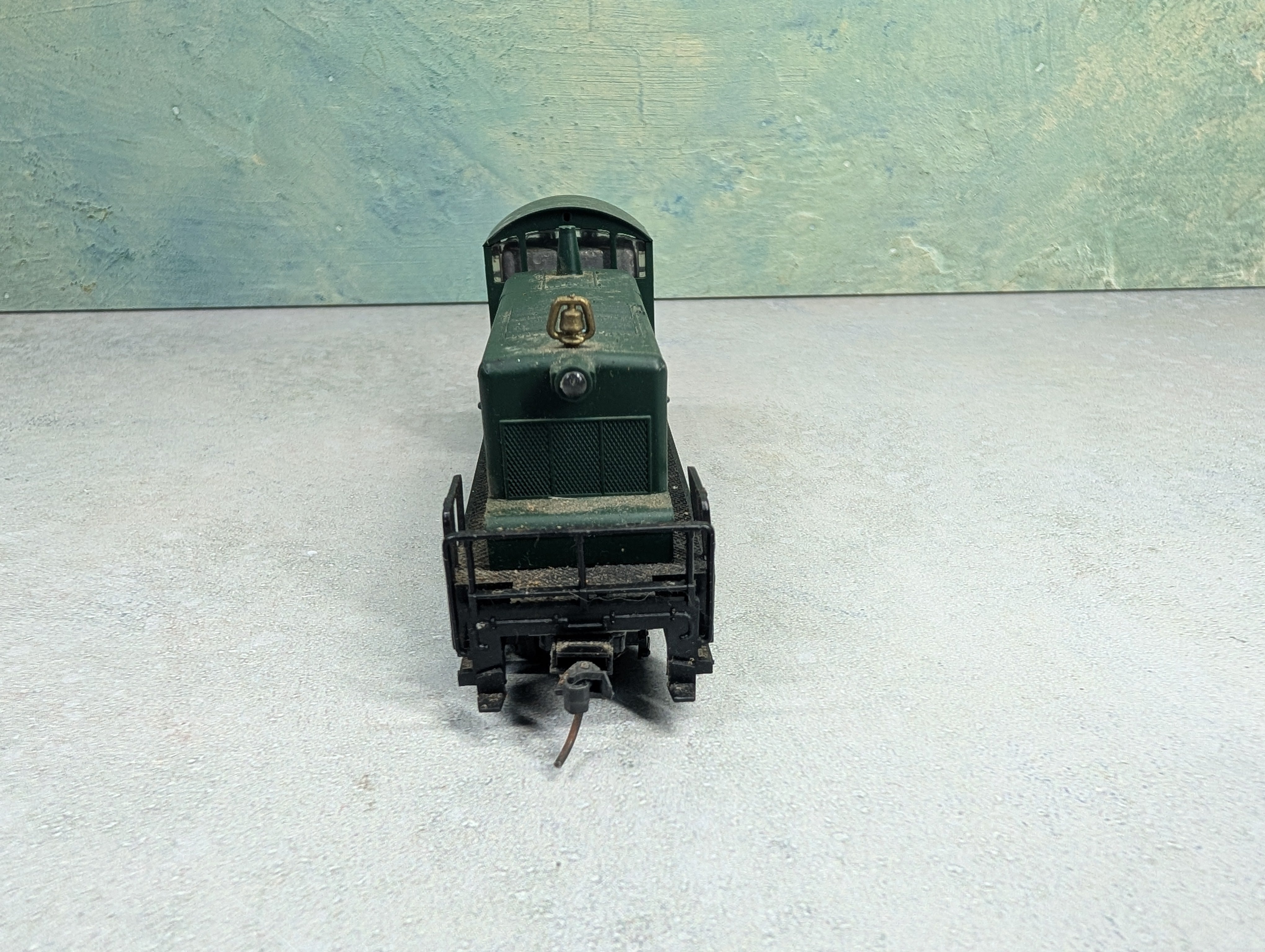 USED AHM HO Scale SW-1 Switcher Diesel Locomotive Pennsylvania #1867 Runs DC