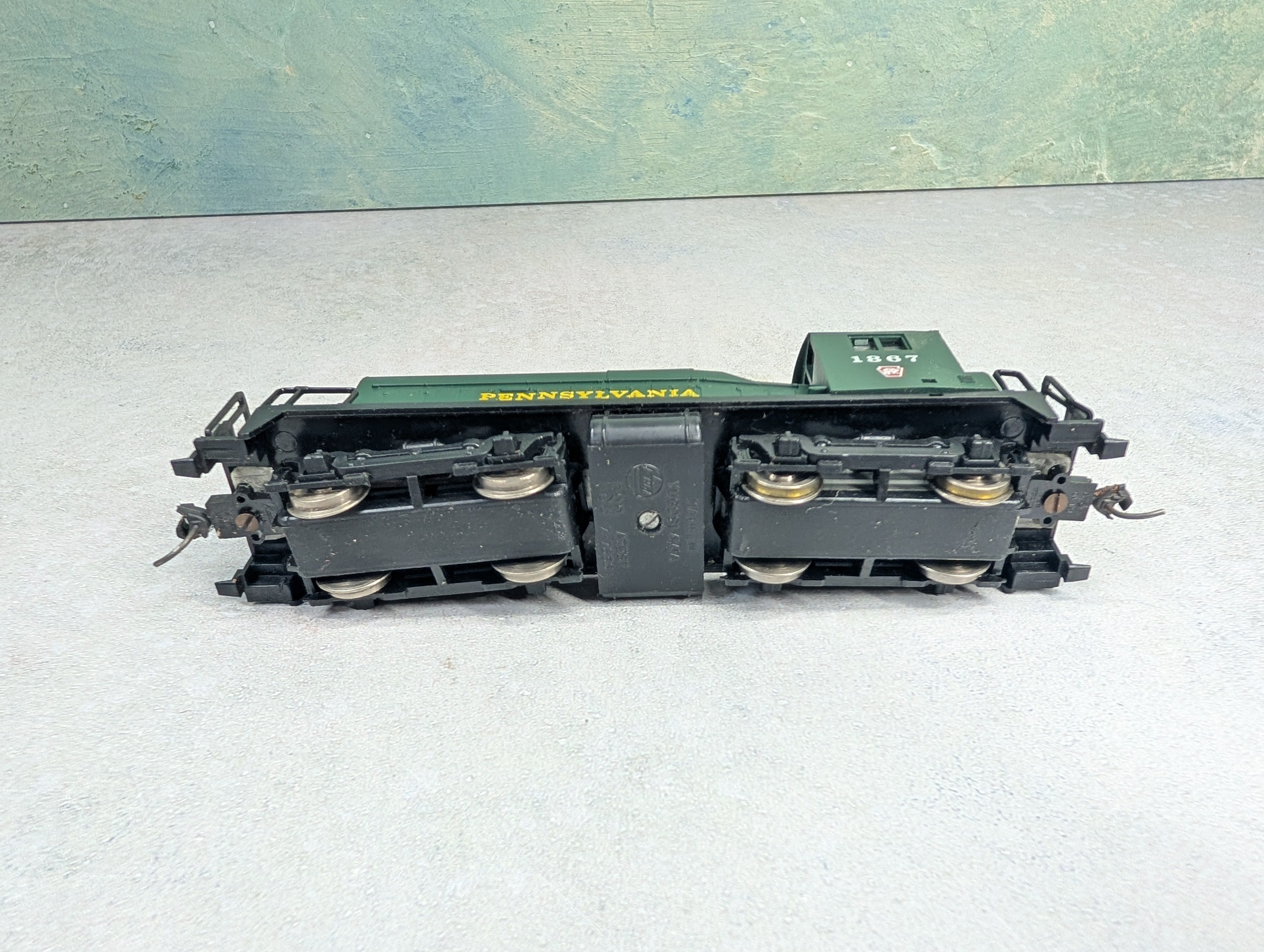 USED AHM HO Scale SW-1 Switcher Diesel Locomotive Pennsylvania #1867 Runs DC