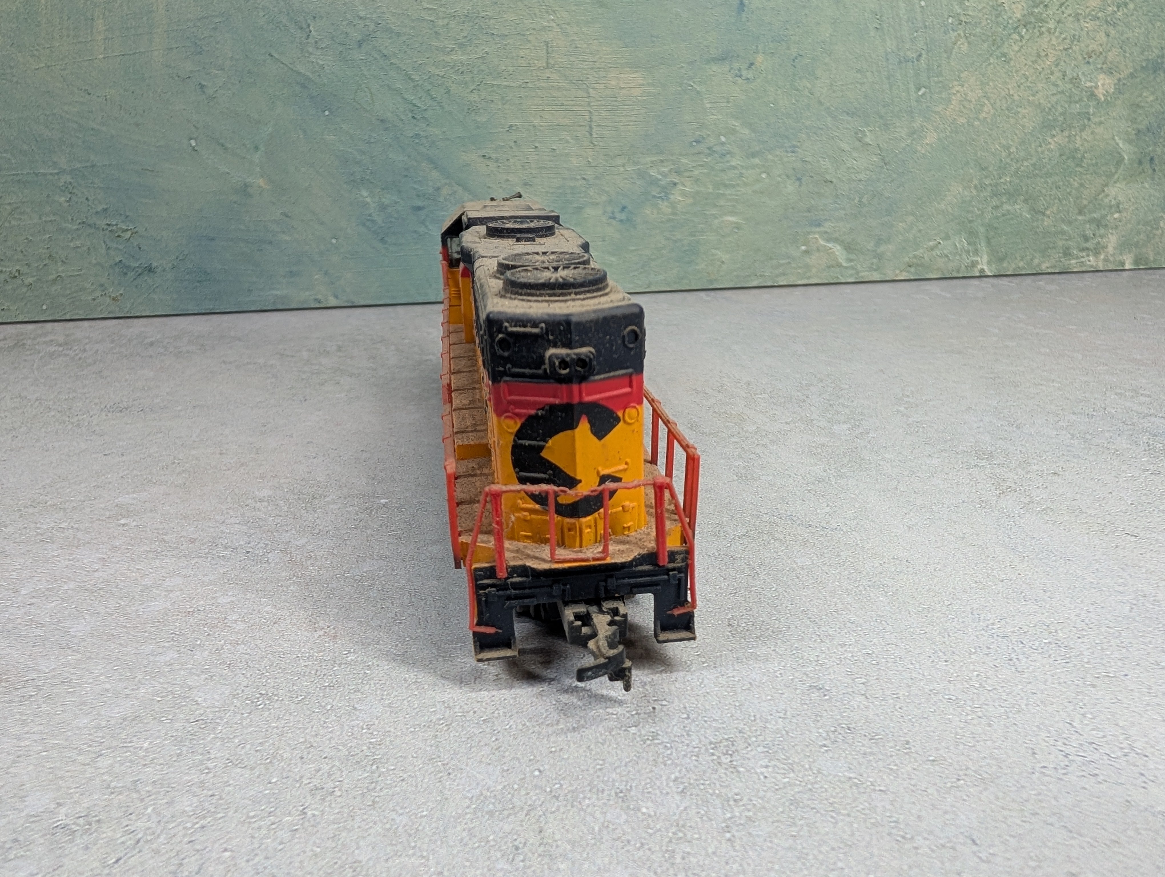 USED Life-Like HO Scale GP-38 Diesel Locomotive Chessie System B&O #4810 Runs DC