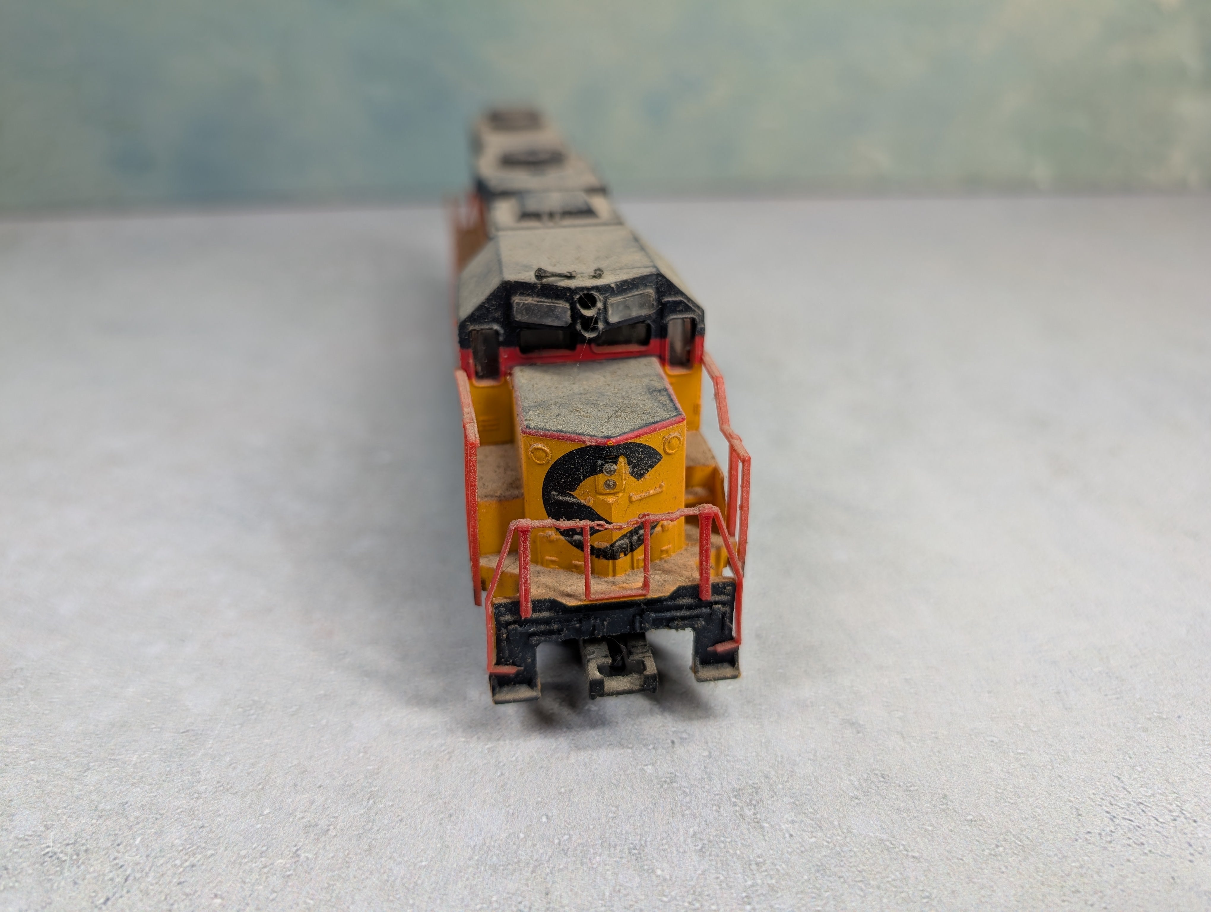 USED Life-Like HO Scale GP-38 Diesel Locomotive Chessie System B&O #4810 Runs DC