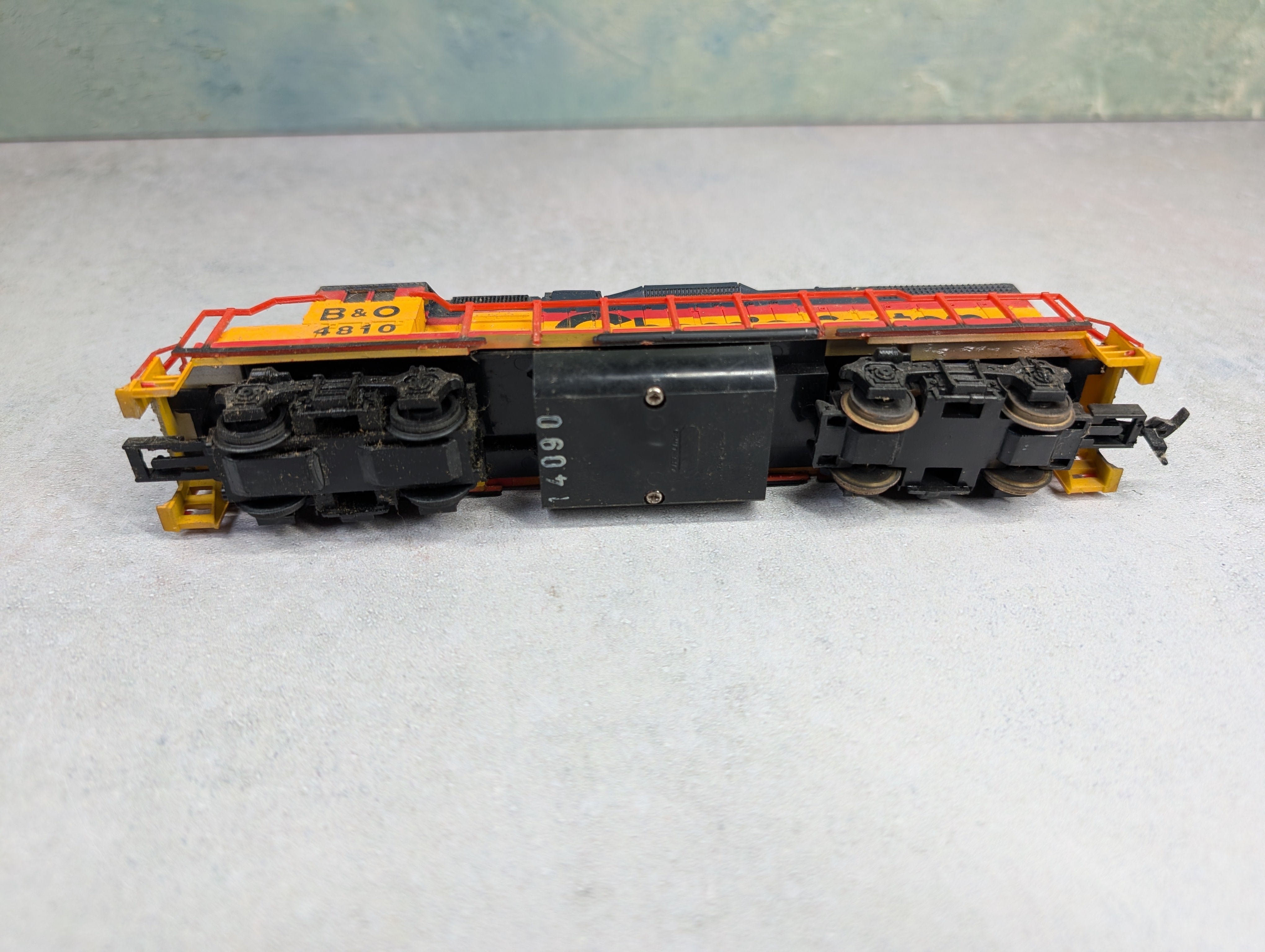 USED Life-Like HO Scale GP-38 Diesel Locomotive Chessie System B&O #4810 Runs DC