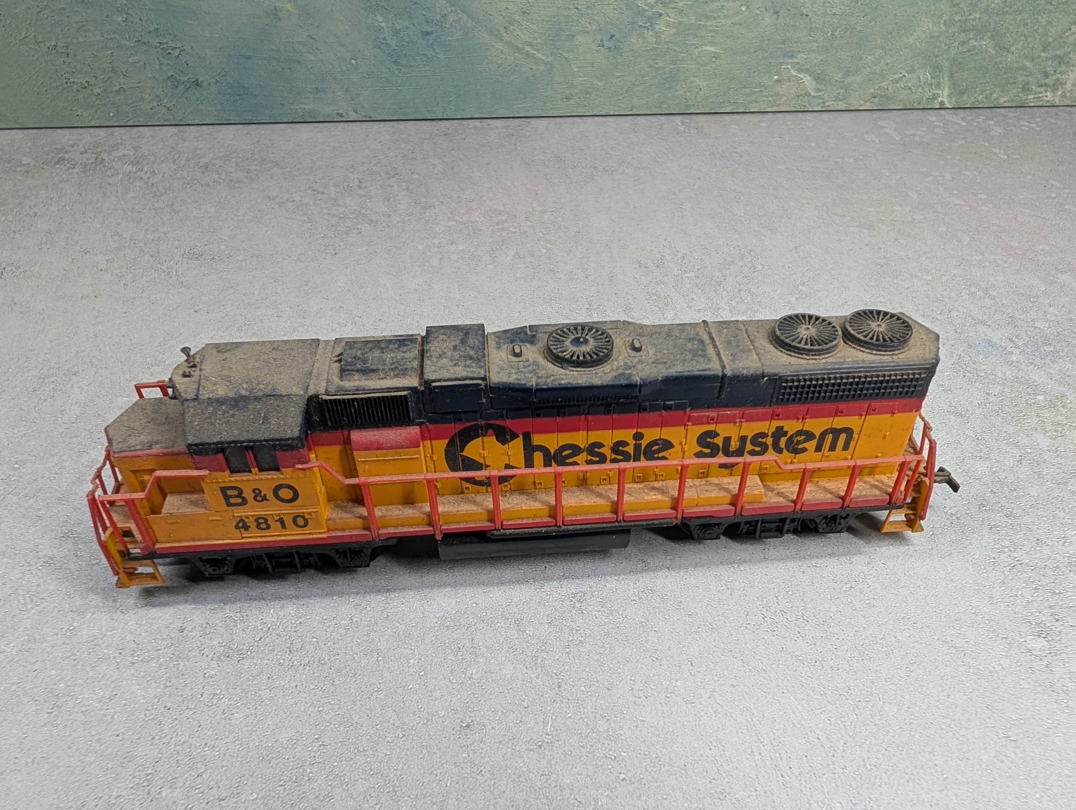 USED Life-Like HO Scale GP-38 Diesel Locomotive Chessie System B&O #4810 Runs DC
