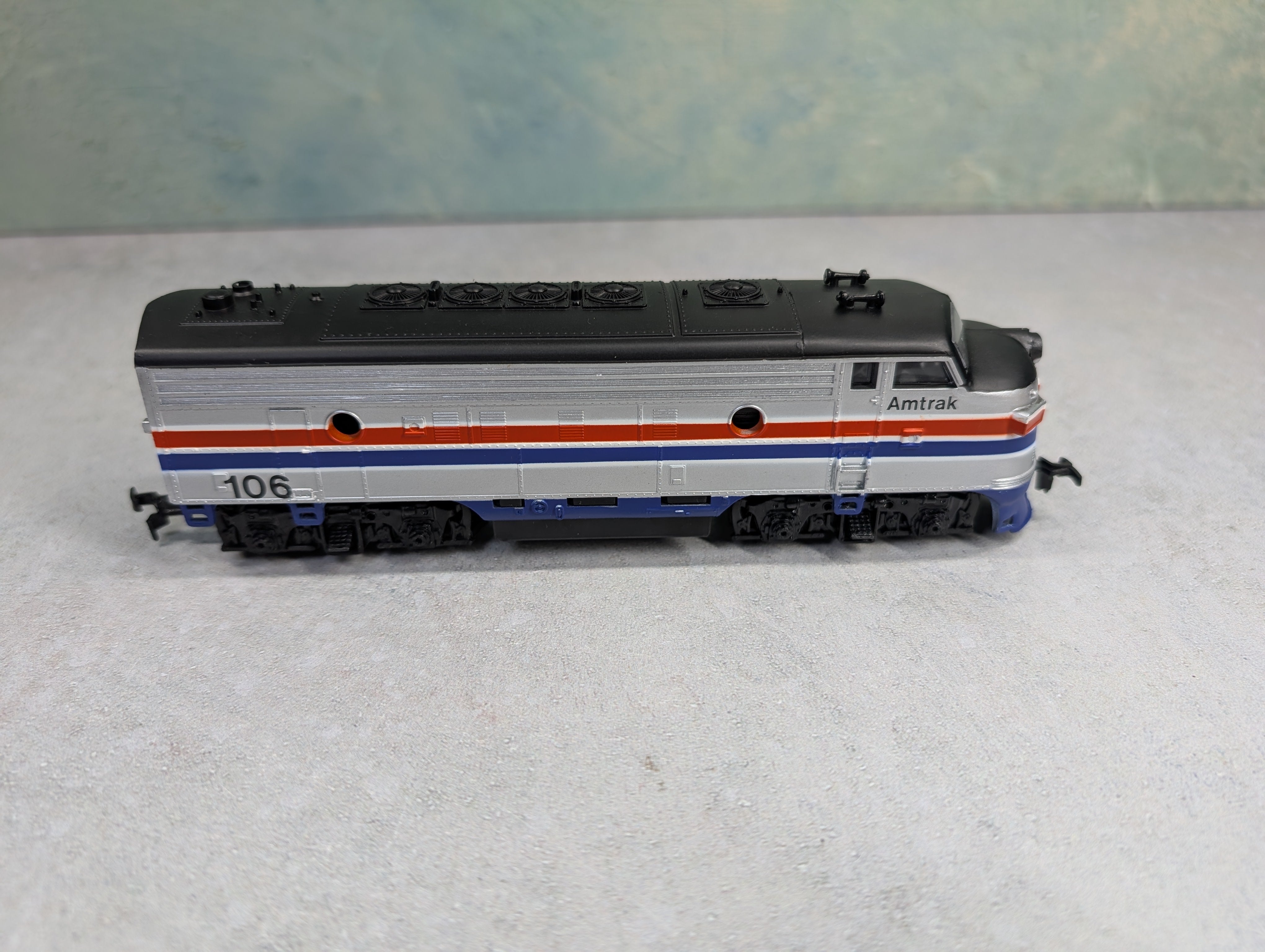 USED Life-Like HO Scale F7A Diesel Locomotive Amtrak #106 Runs Great DC