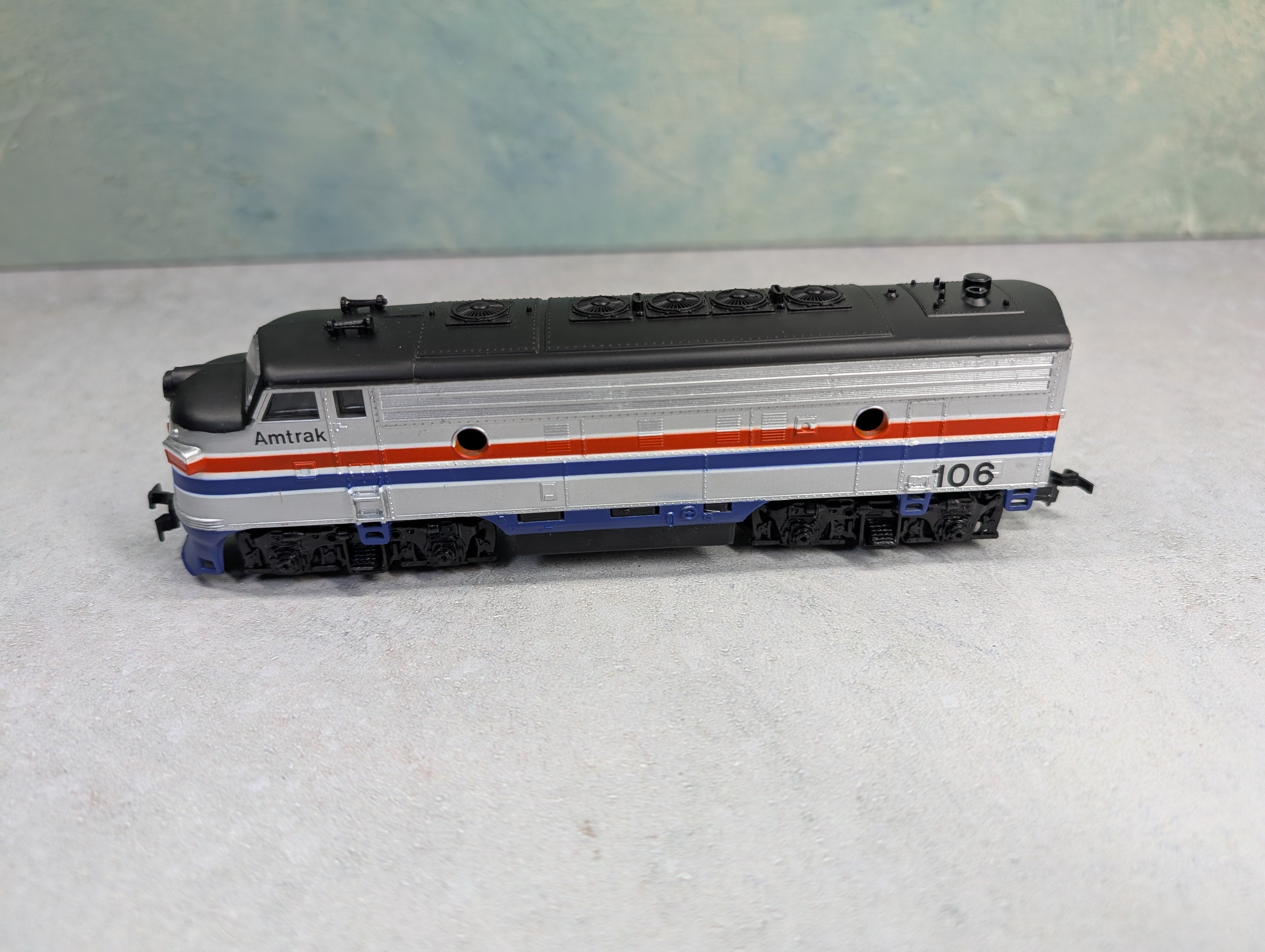 USED Life-Like HO Scale F7A Diesel Locomotive Amtrak #106 Runs Great DC